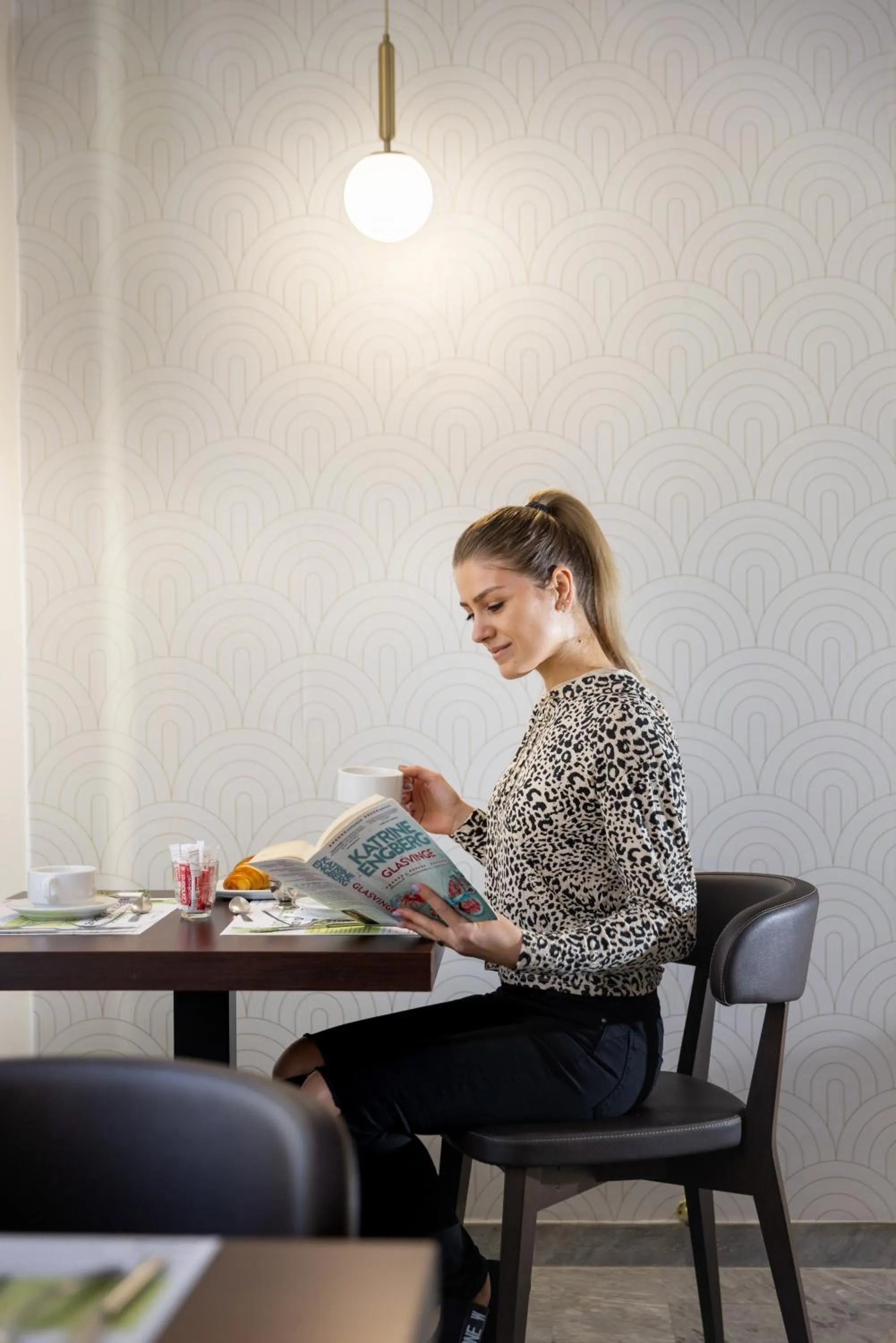 Restaurant/places to eat in Hôtel Locarno Nice