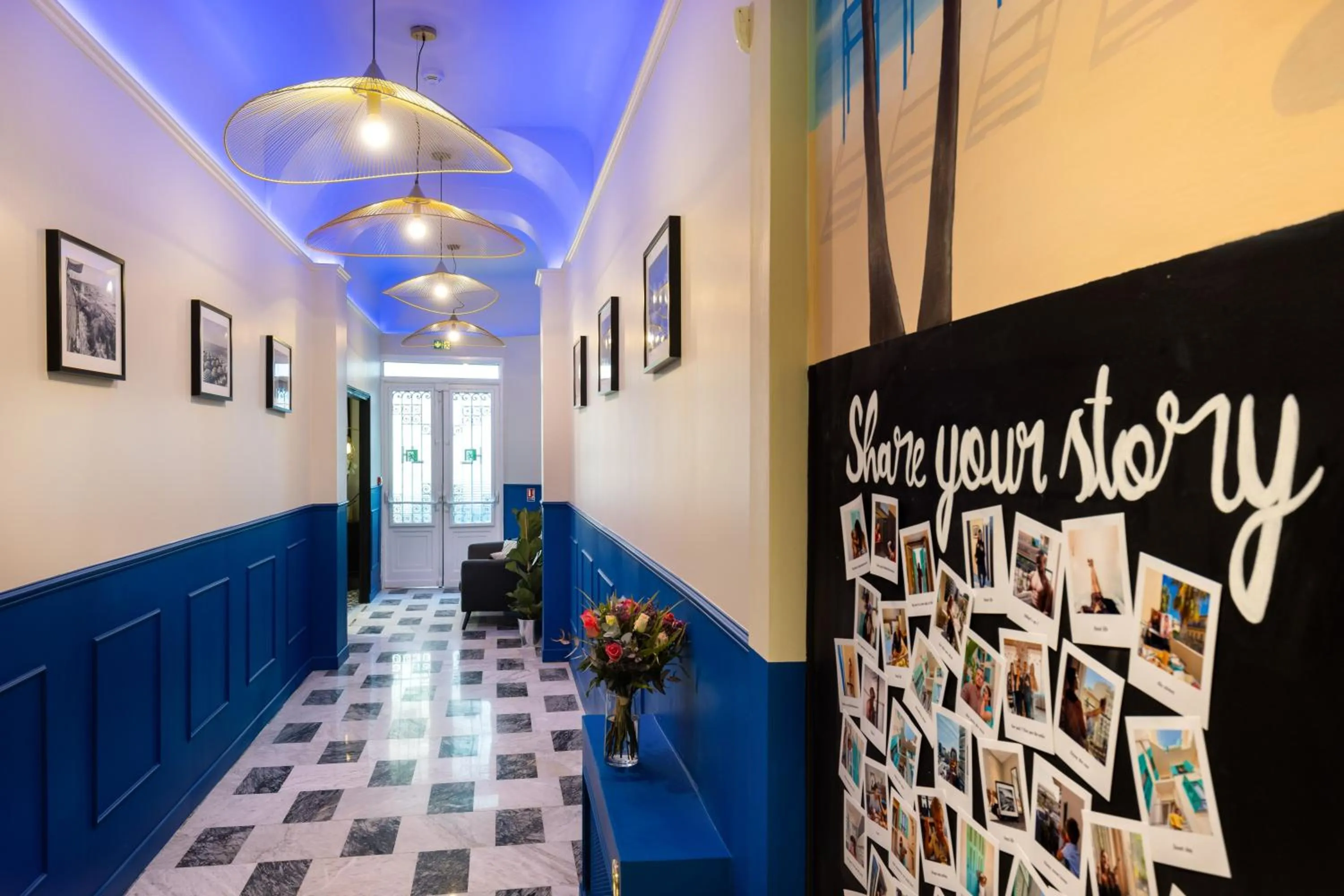 Decorative detail in Hôtel Locarno Nice