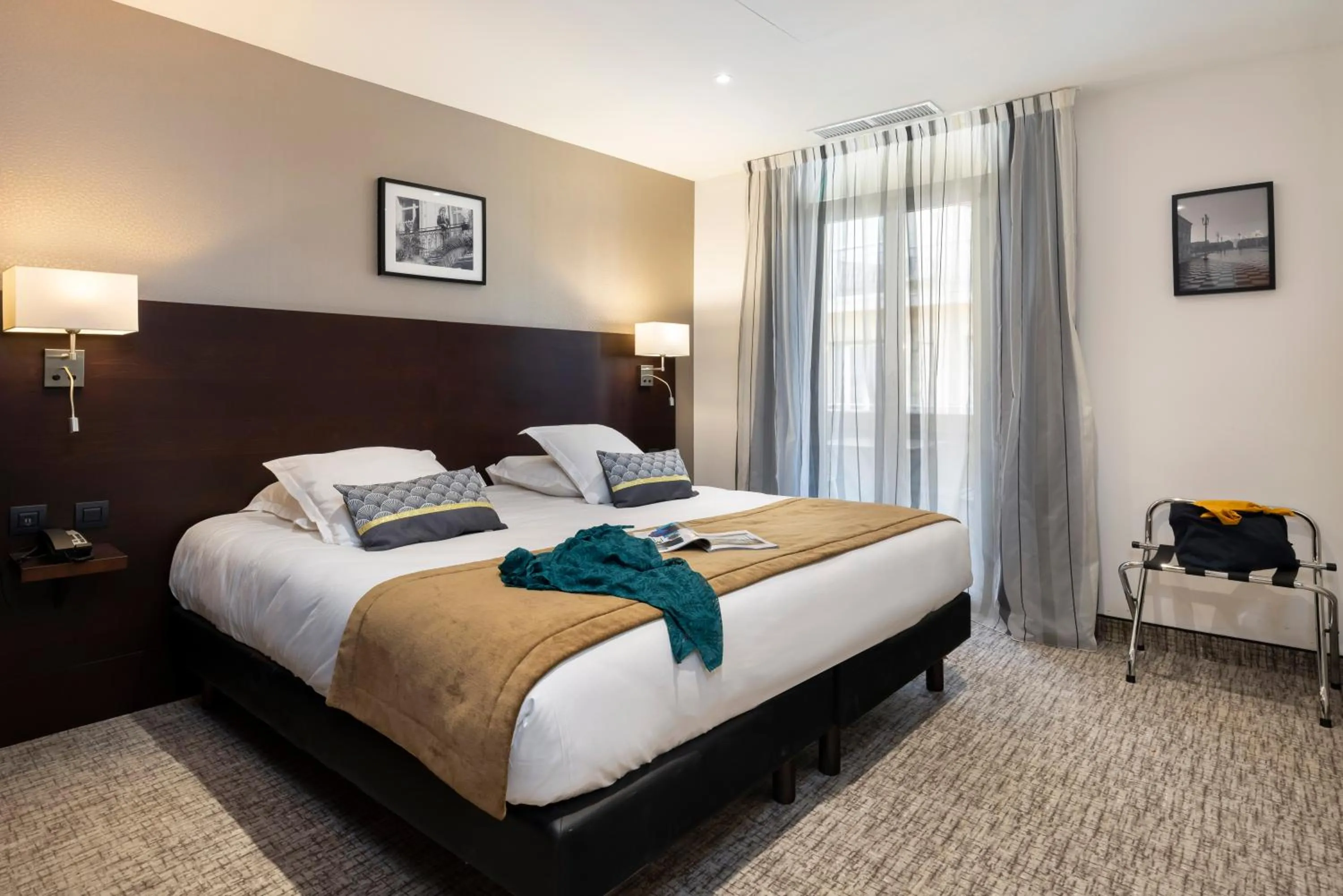 Bedroom, Bed in Hôtel Locarno Nice