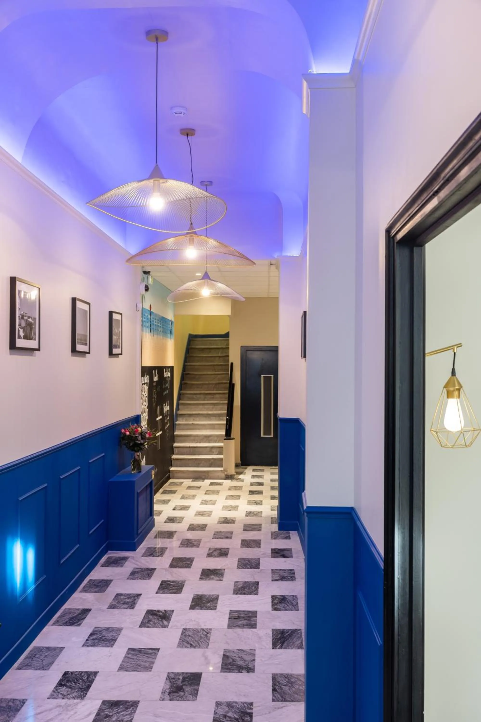 Lobby or reception in Hôtel Locarno Nice