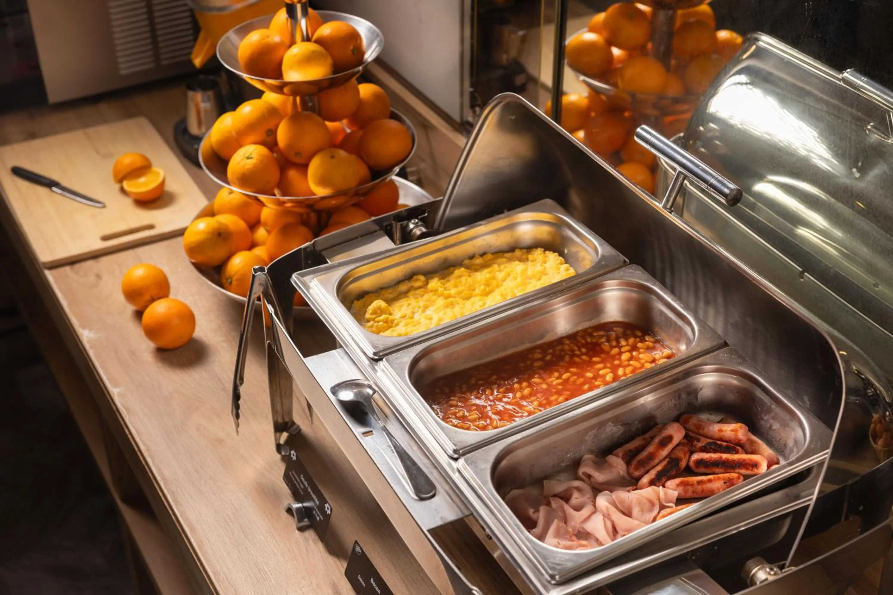 Breakfast in Hôtel Locarno Nice