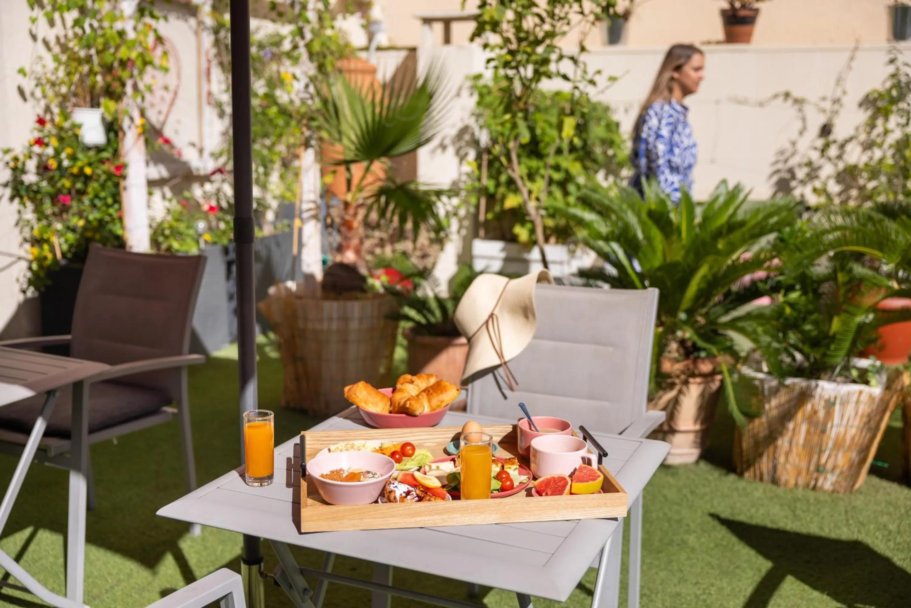 Breakfast in Hôtel Locarno Nice