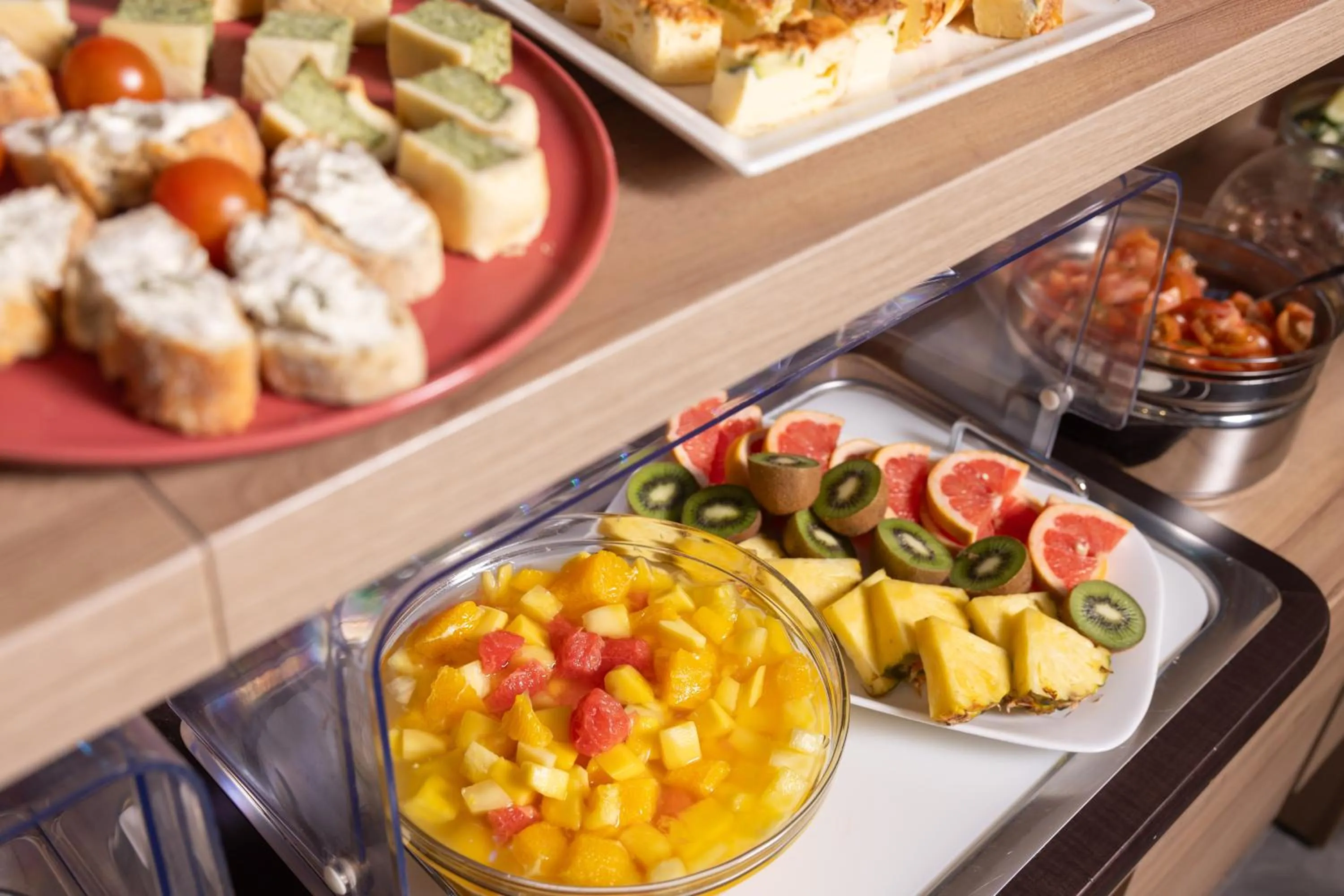 Breakfast in Hôtel Locarno Nice