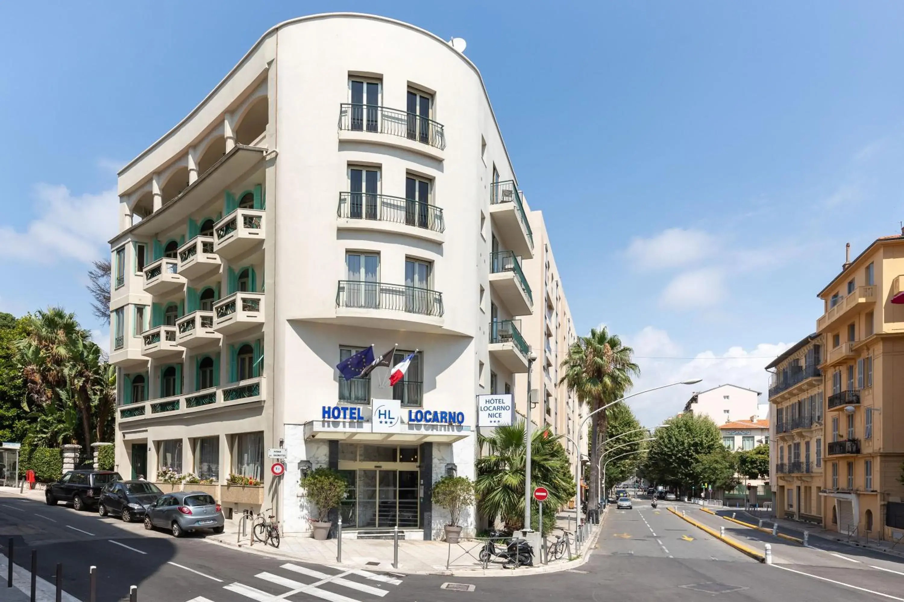 Property building in Hôtel Locarno Nice Property building in Hôtel Locarno Nice