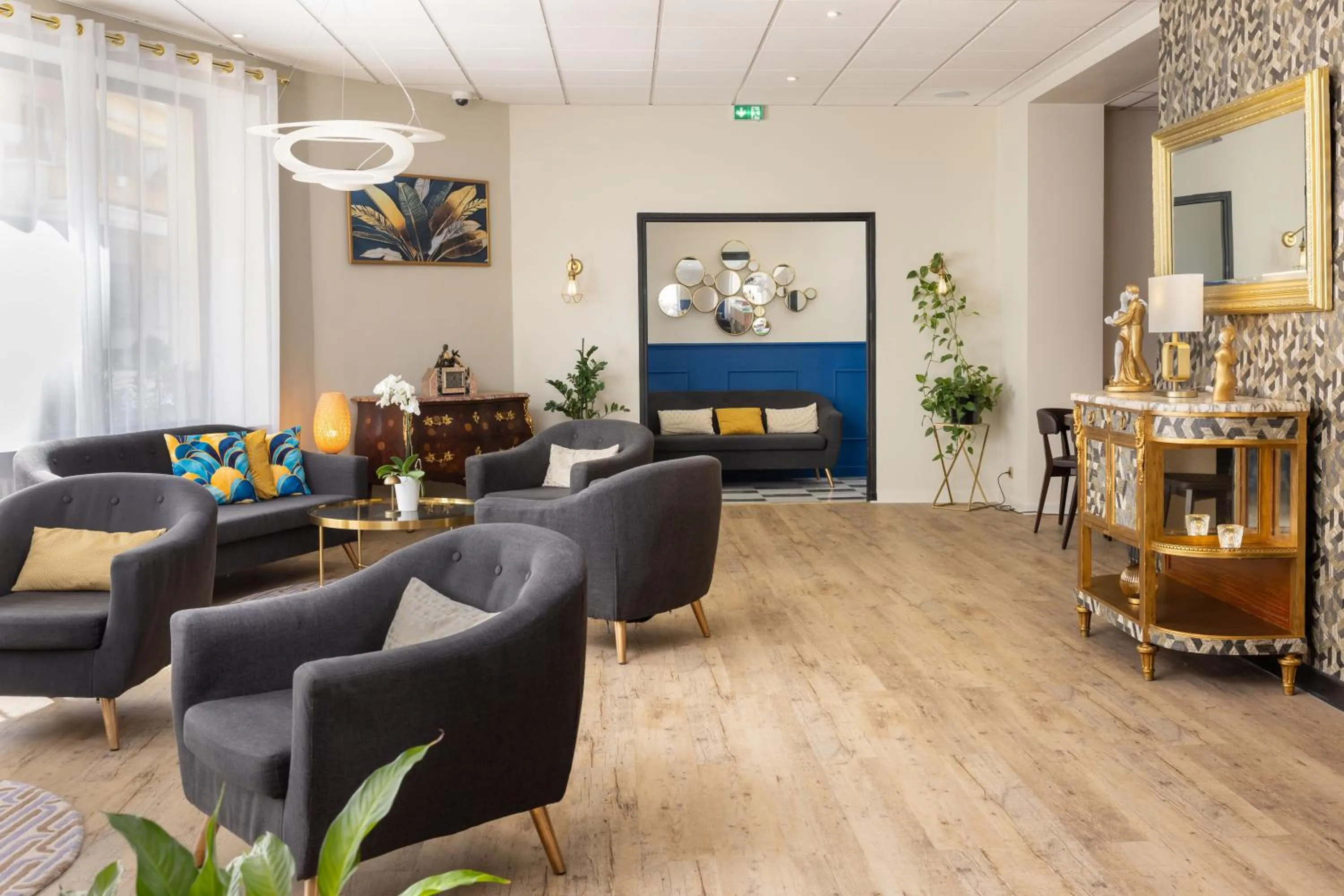 Living room in Hôtel Locarno Nice