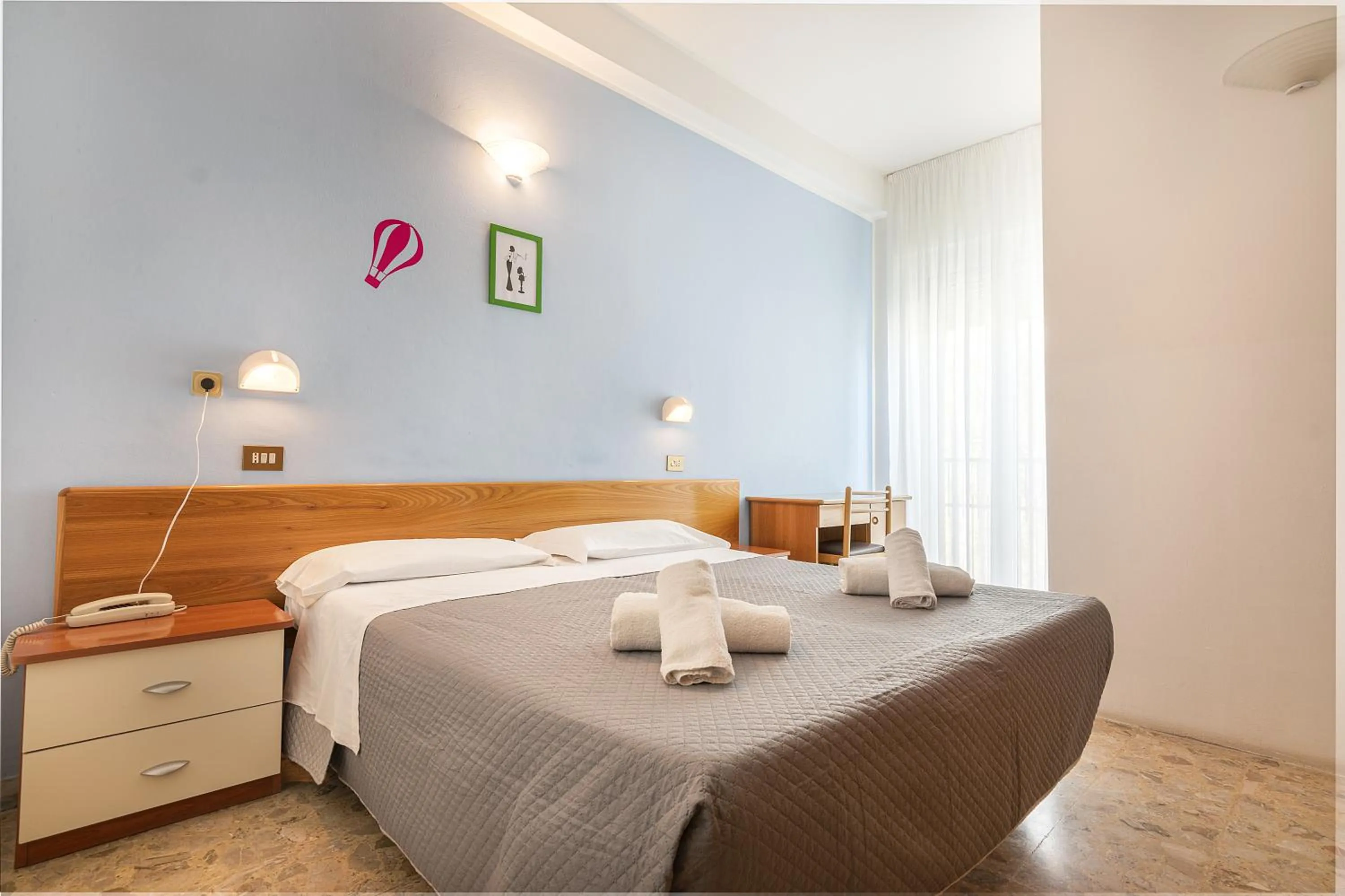 Photo of the whole room in Hotel Santiago