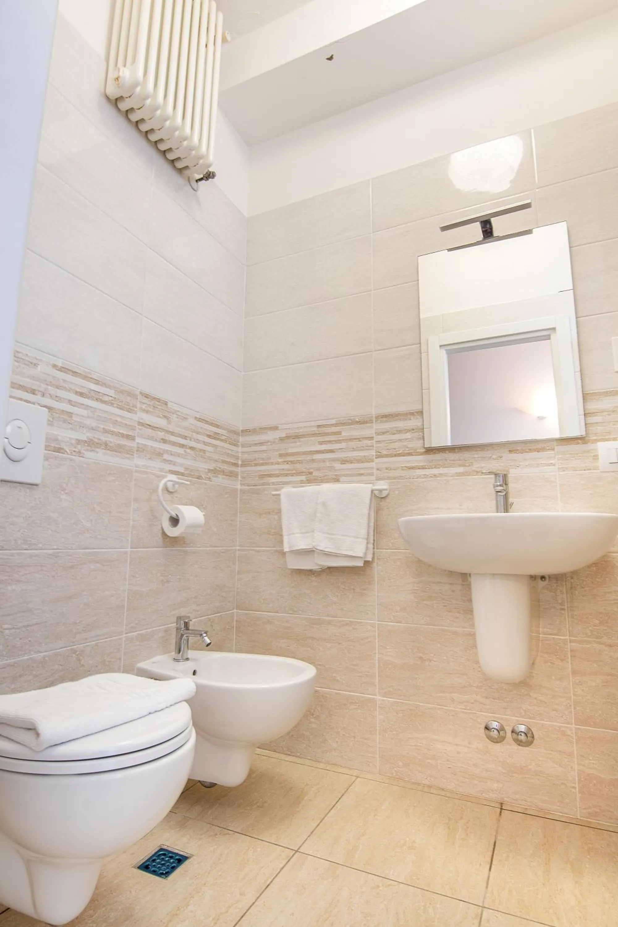 Shower in Hotel Santiago