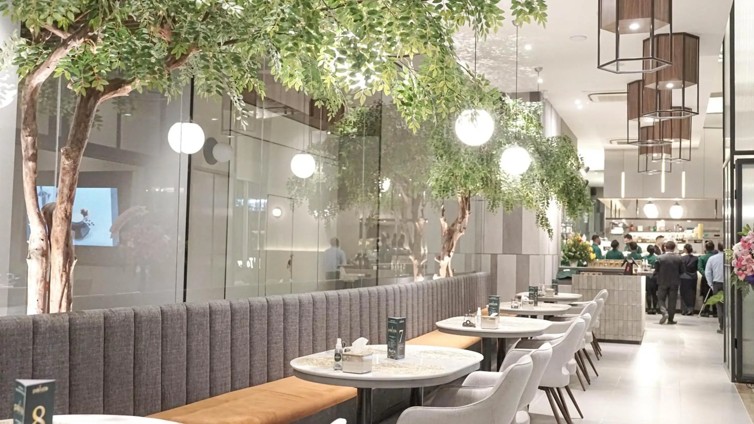 Restaurant/places to eat in Menteng Park Exclusive Emerald Restaurant/places to eat in Menteng Park Exclusive Emerald