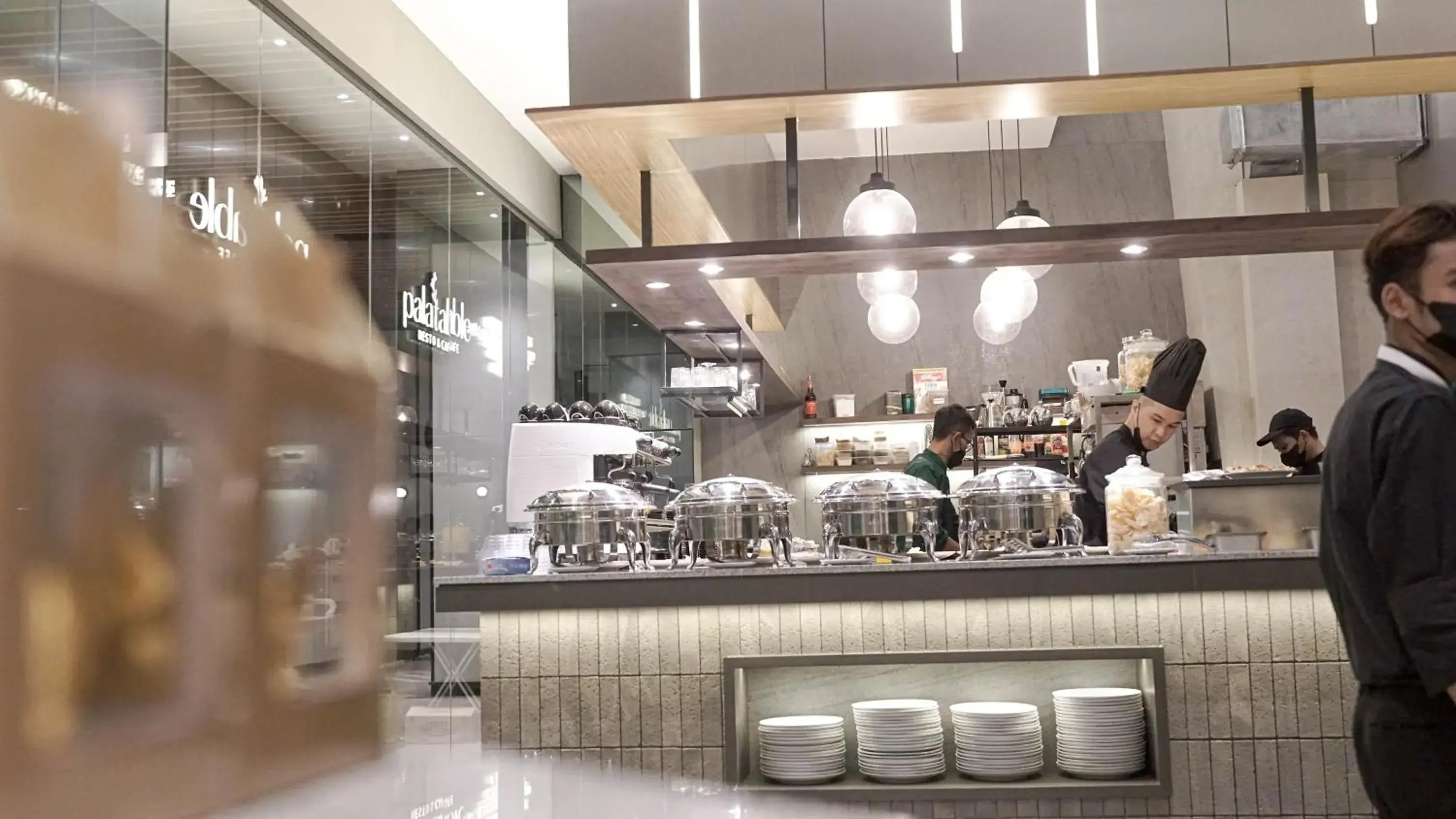 Restaurant/places to eat in Menteng Park Exclusive Emerald Restaurant/places to eat in Menteng Park Exclusive Emerald