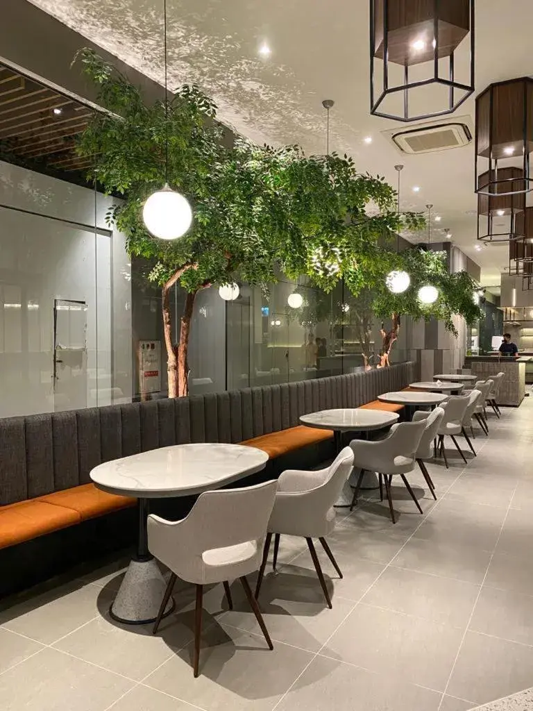 Restaurant/places to eat in Menteng Park Exclusive Emerald Restaurant/places to eat in Menteng Park Exclusive Emerald