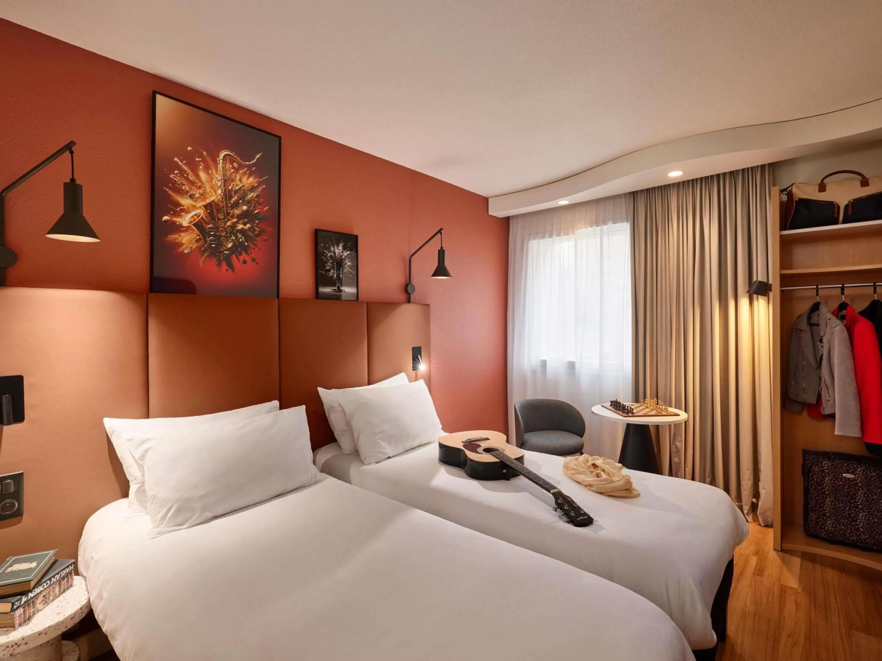 Bedroom, Bed in IBIS Port de plaisance