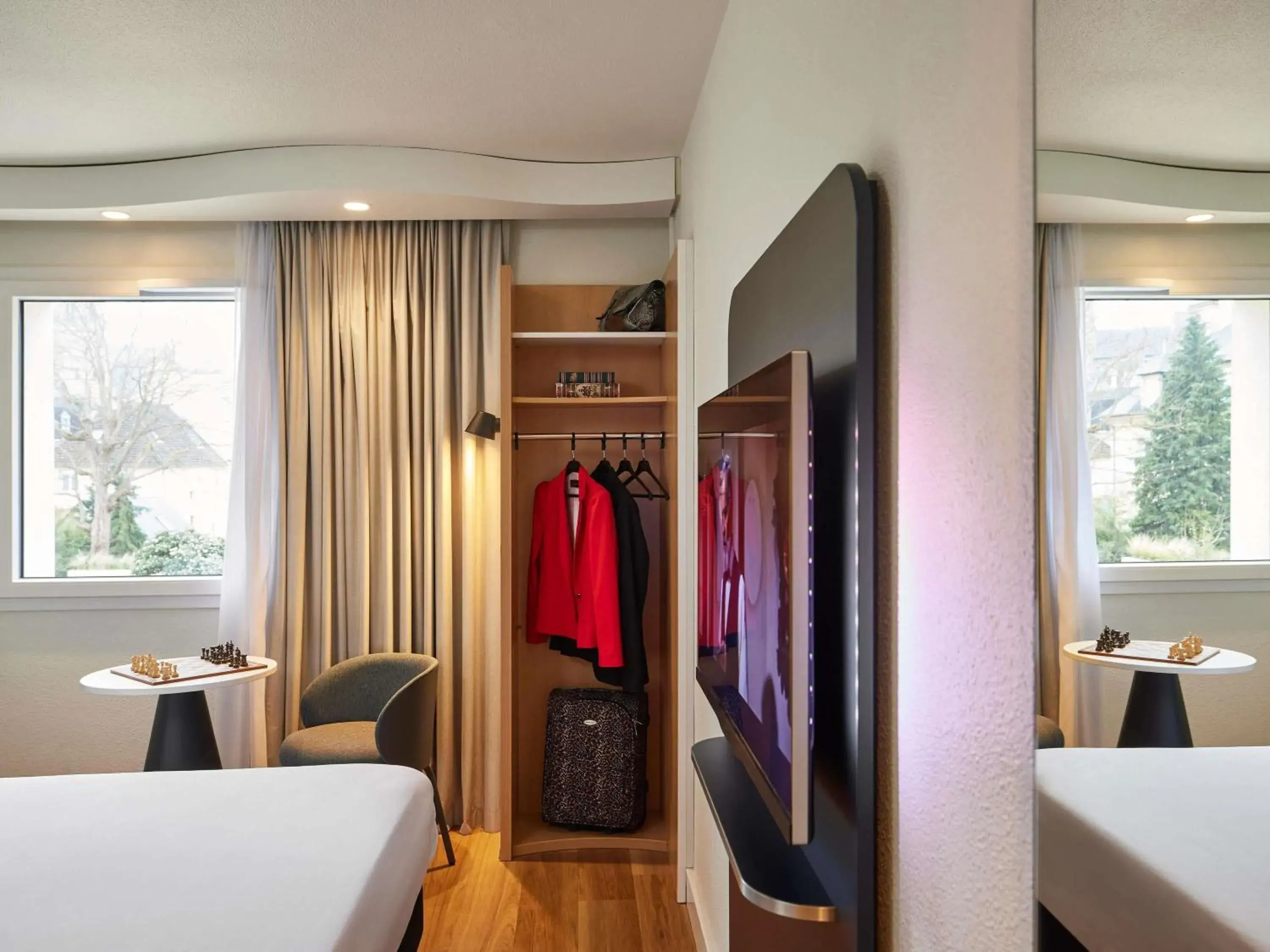 Bedroom, Bed in IBIS Port de plaisance Bedroom, Bed in IBIS Port de plaisance