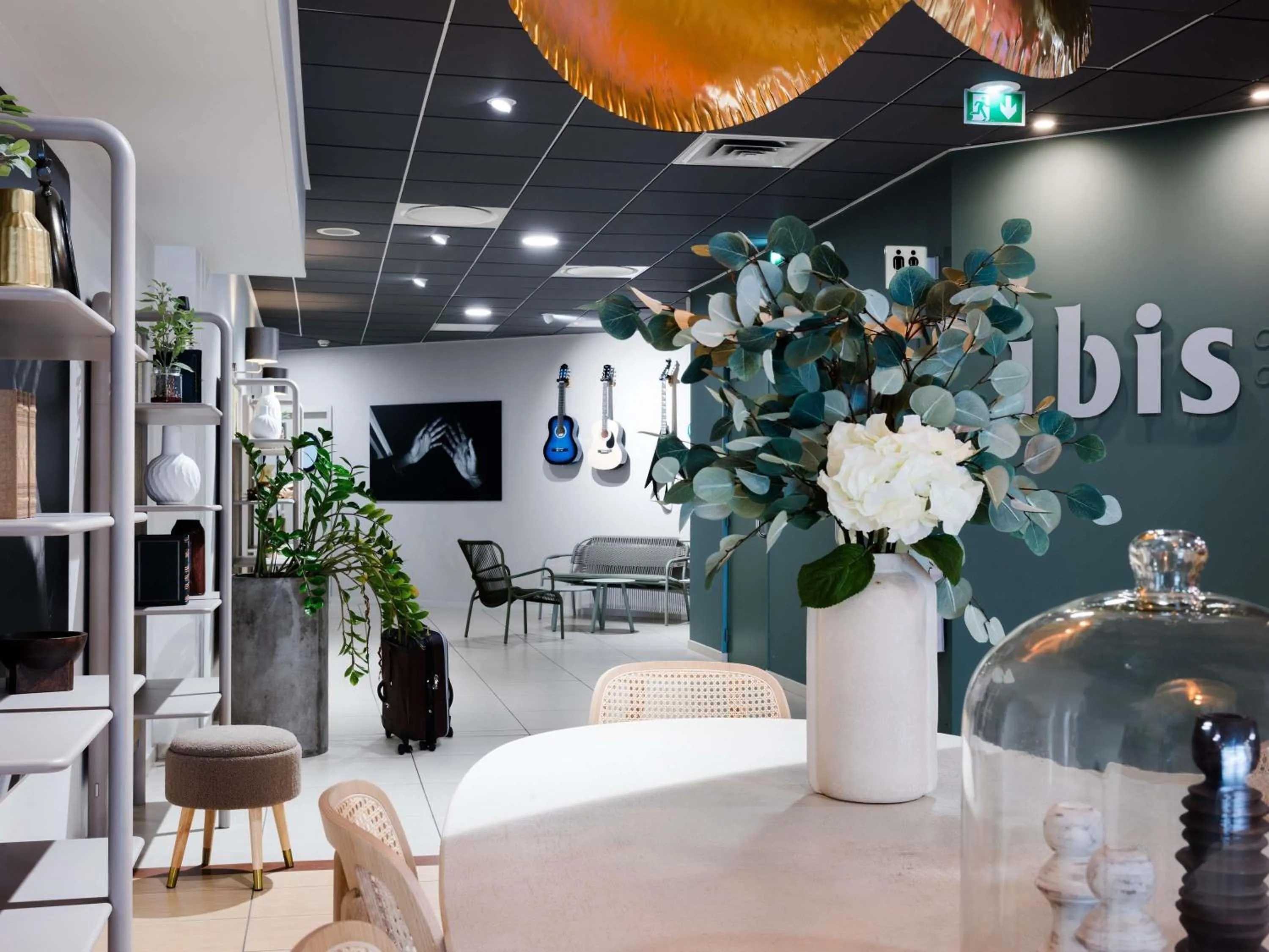 Property building in IBIS Port de plaisance