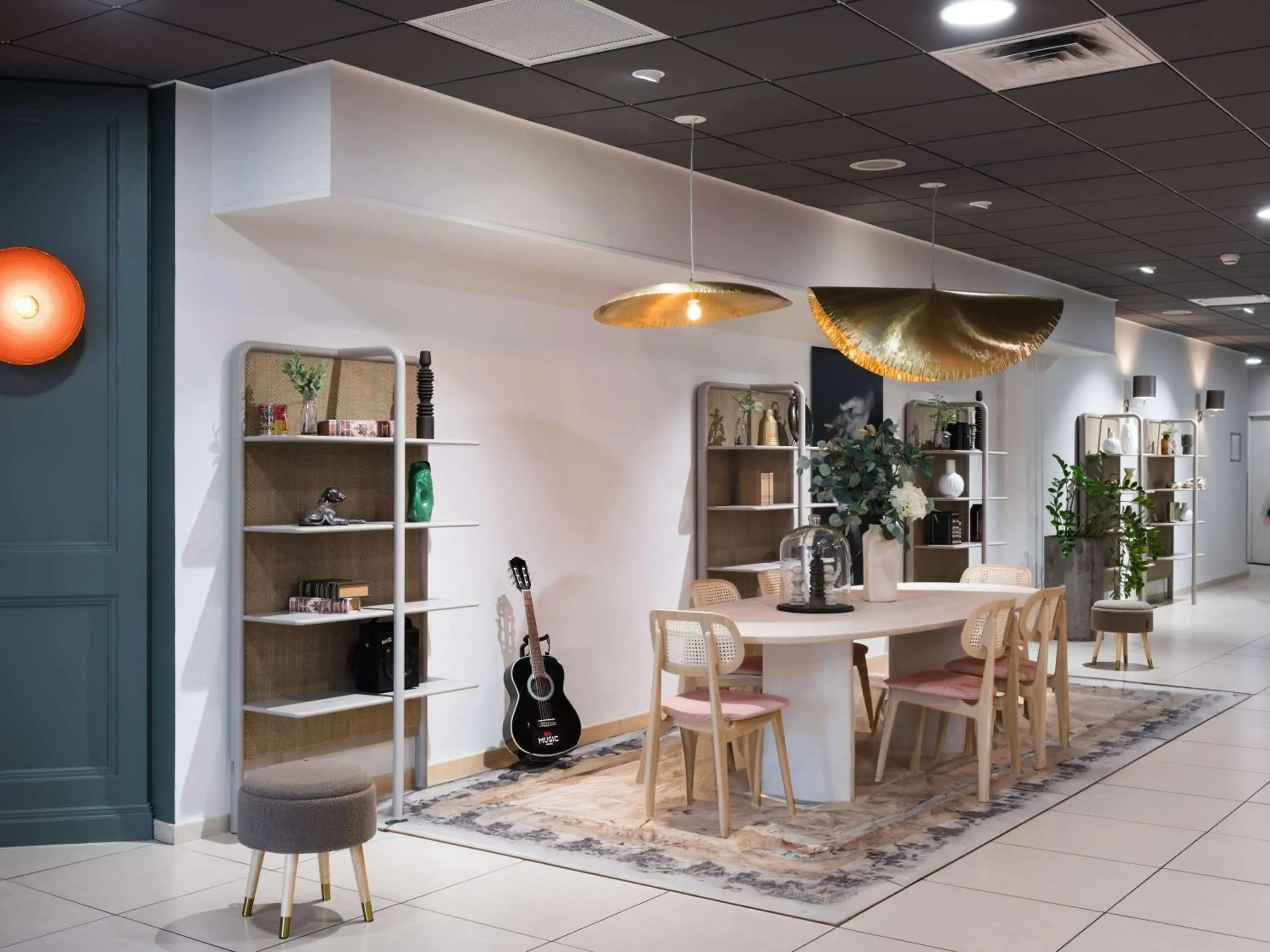 Property building in IBIS Port de plaisance Property building in IBIS Port de plaisance