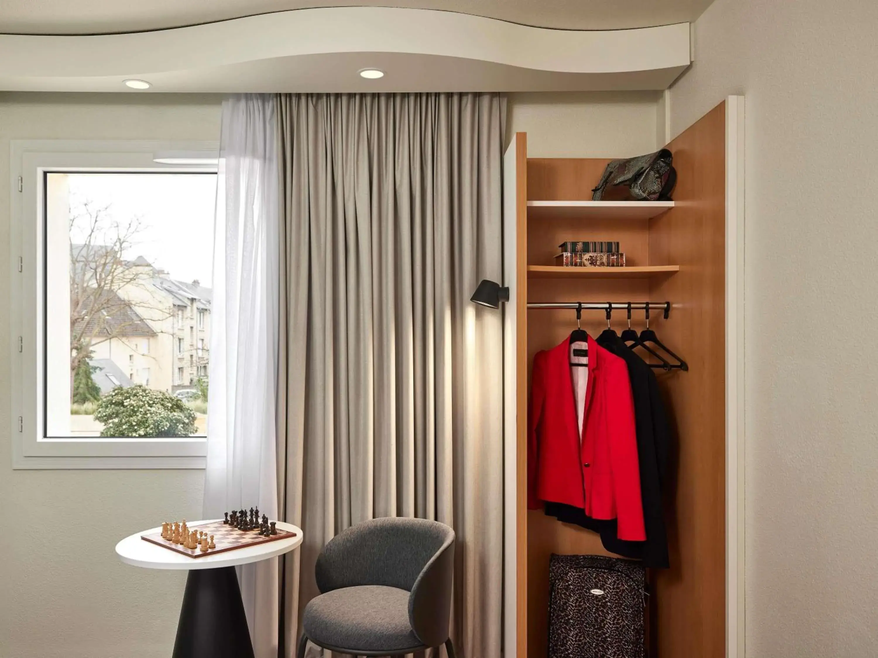 Bedroom in IBIS Port de plaisance Bedroom in IBIS Port de plaisance