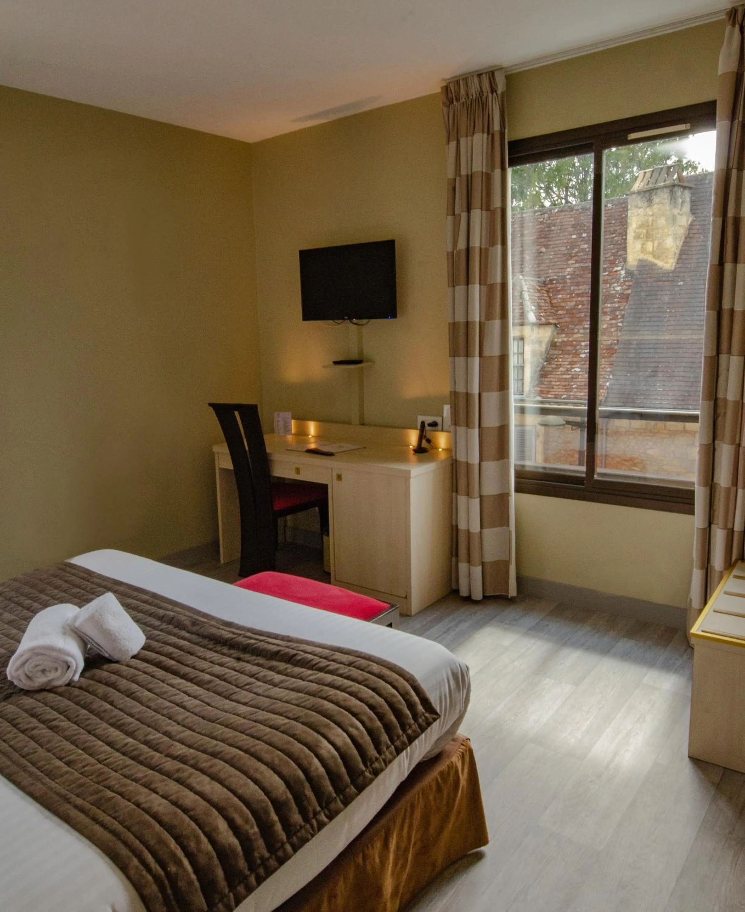 Bed in Au Grand Hôtel de Sarlat - Pavillon de SELVES