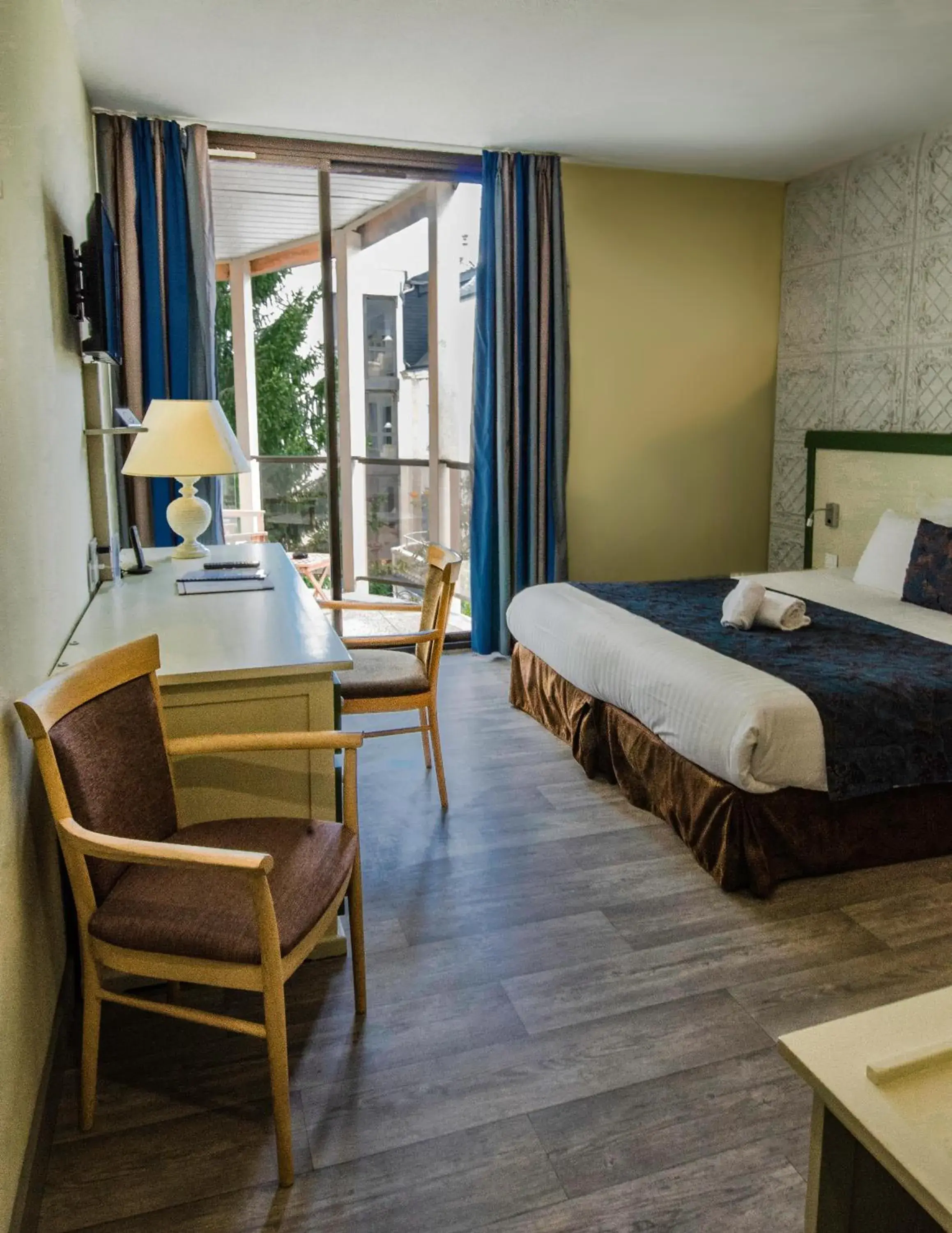 Superior Double or Twin Room with Terrace in Au Grand Hôtel de Sarlat Superior Double or Twin Room with Terrace in Au Grand Hôtel de Sarlat