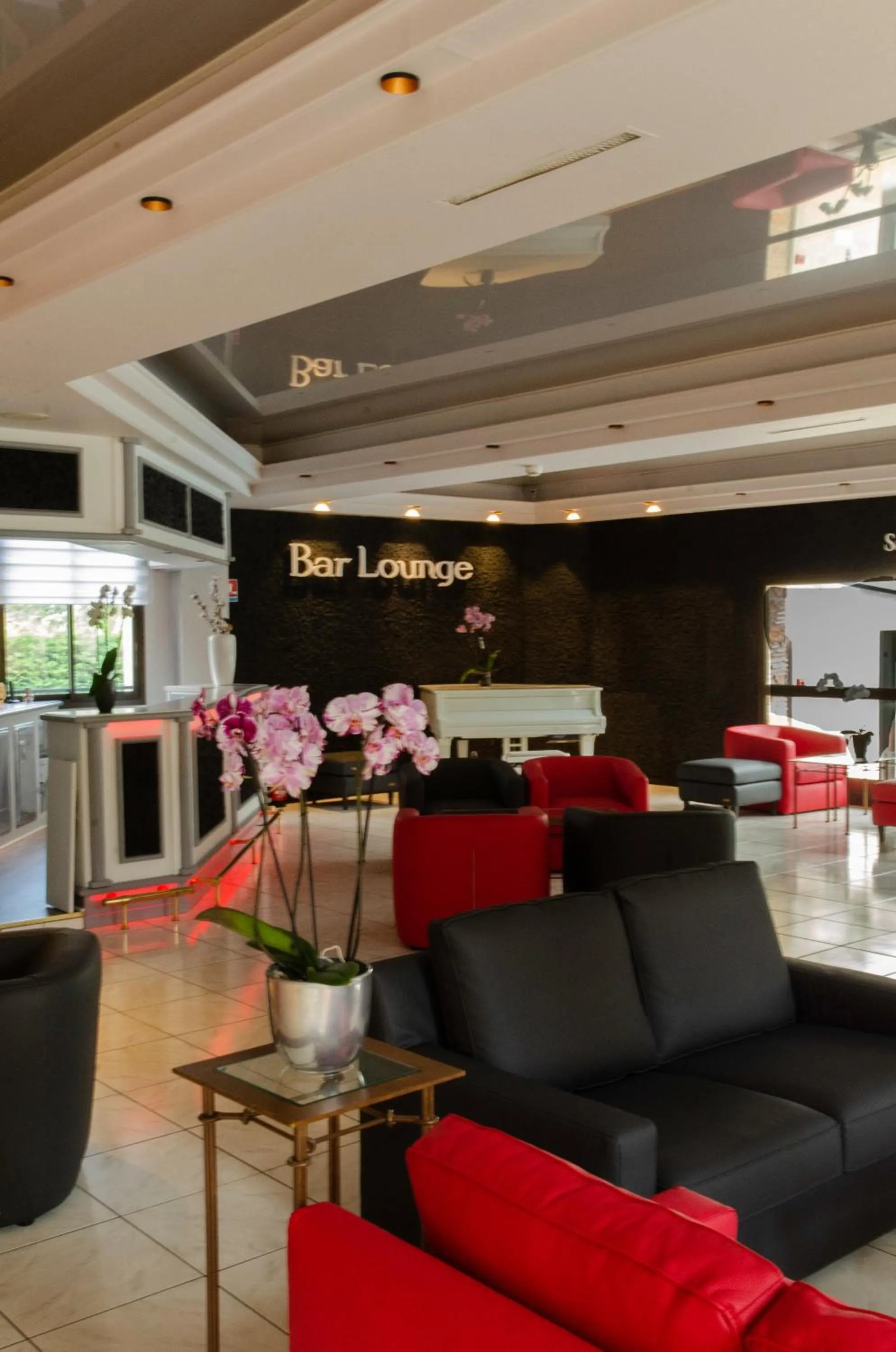 Lounge or bar in Au Grand Hôtel de Sarlat - Pavillon de SELVES