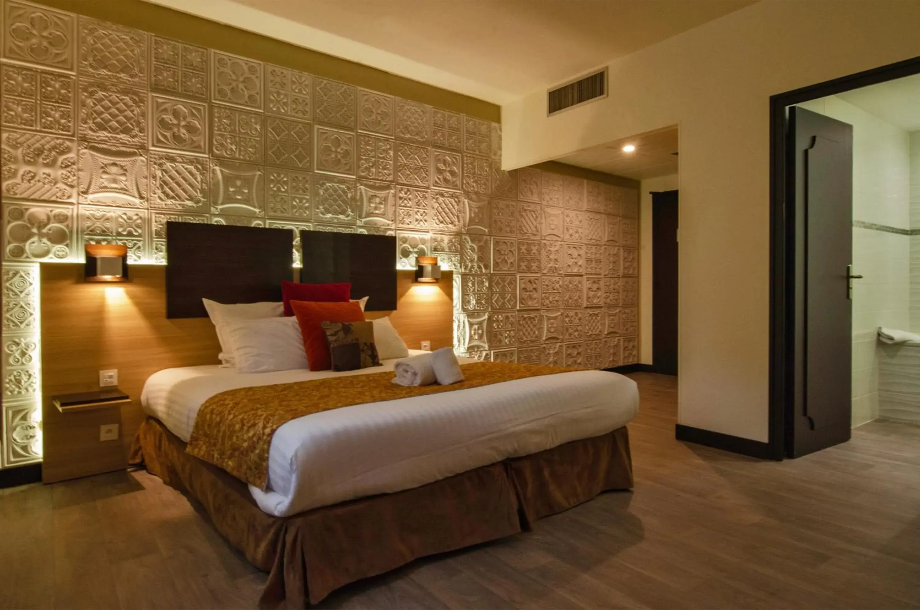 Superior Double or Twin Room in Au Grand Hôtel de Sarlat - Pavillon de SELVES Superior Double or Twin Room in Au Grand Hôtel de Sarlat - Pavillon de SELVES