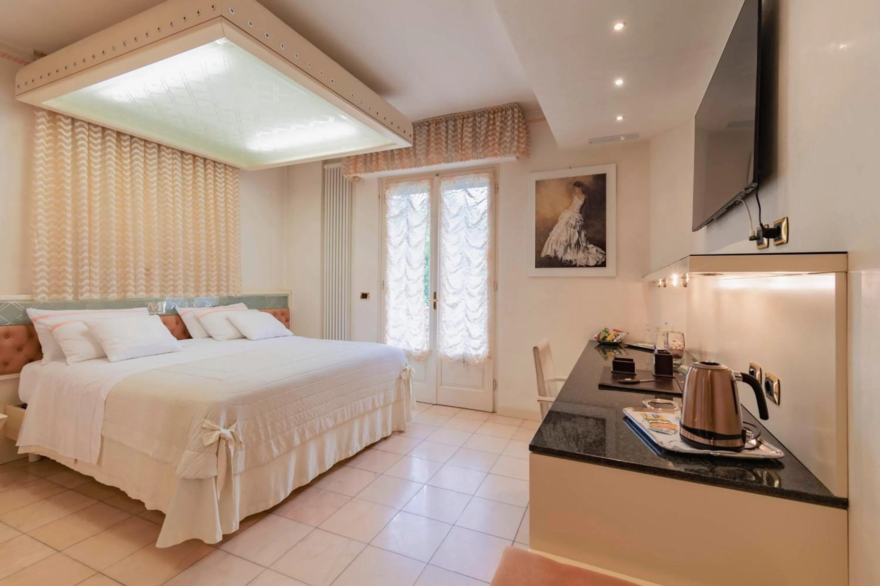 Coffee/tea facilities, Bed in Hotel Matilde