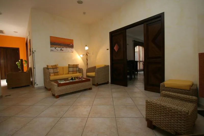 Communal lounge/ TV room in Zingaro Hotel