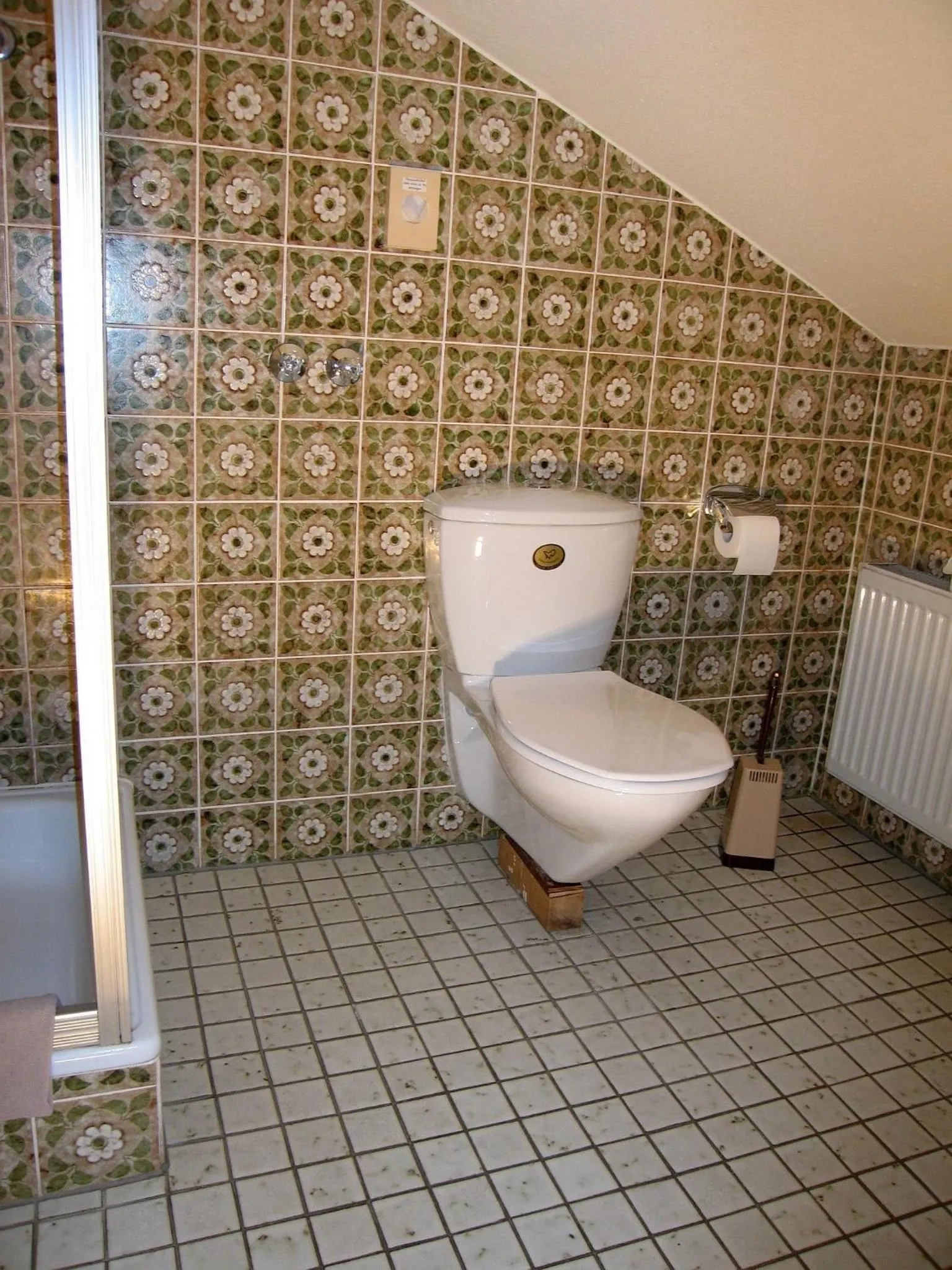Toilet in Hotel Bräukeller