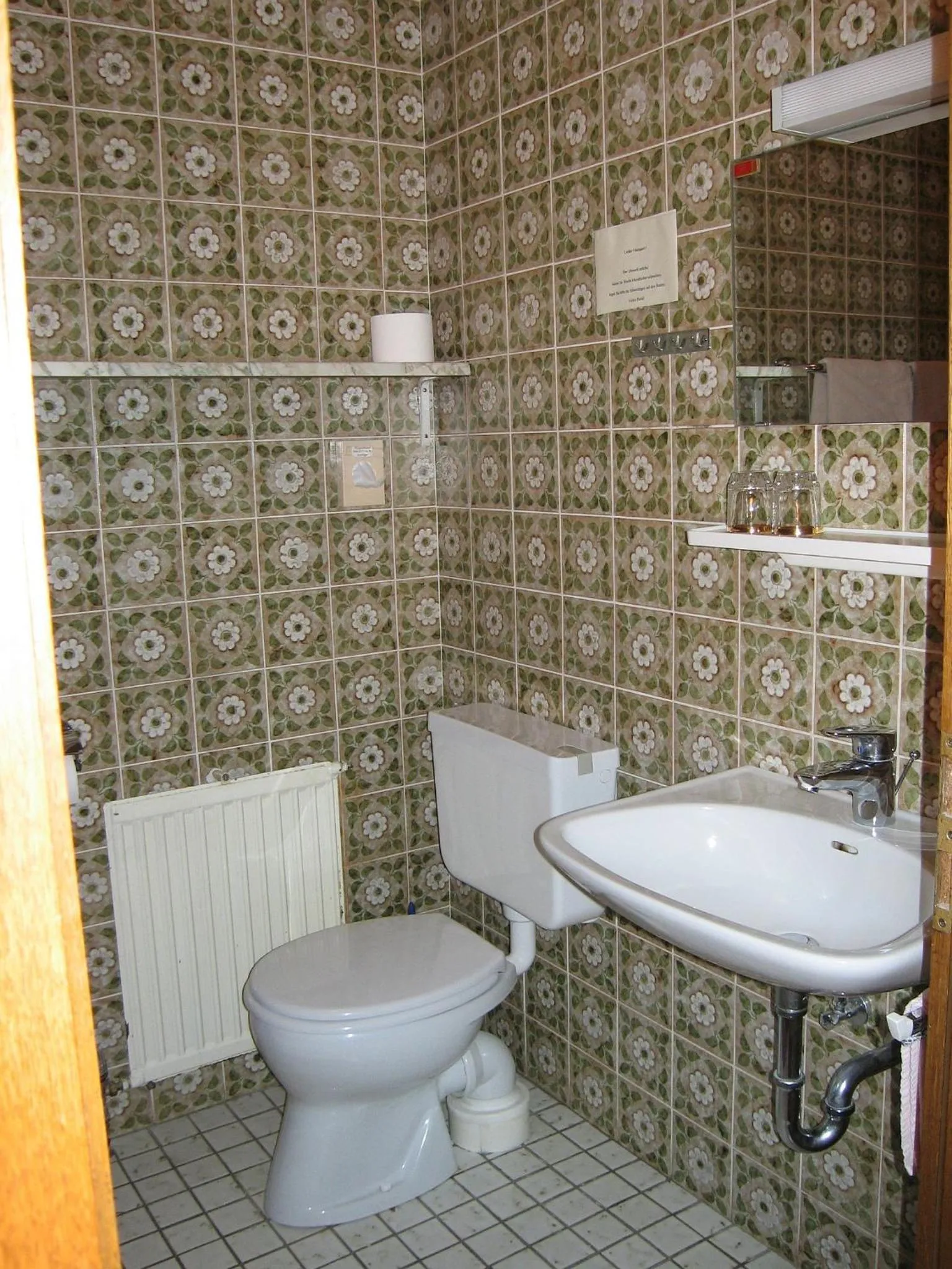 Toilet in Hotel Bräukeller
