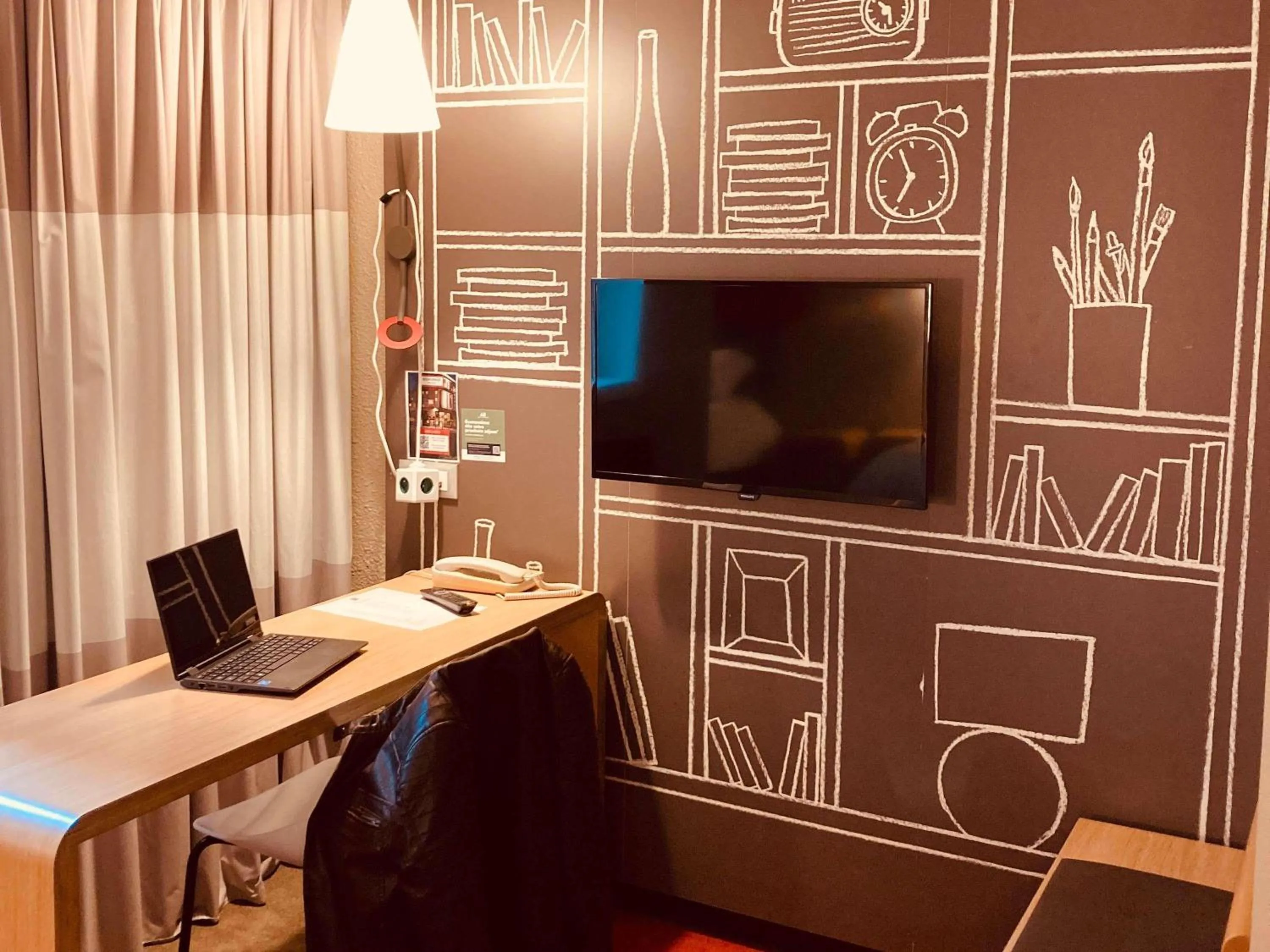 TV and multimedia in ibis Toulouse Pont Jumeaux