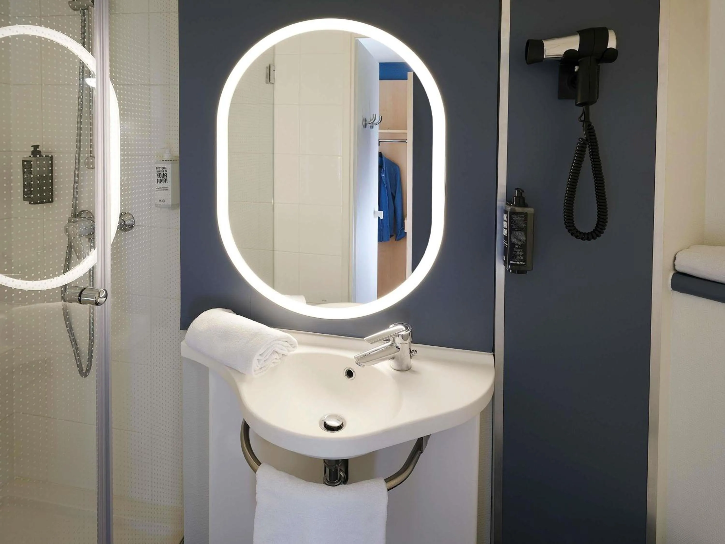 Bedroom in ibis Toulouse Pont Jumeaux