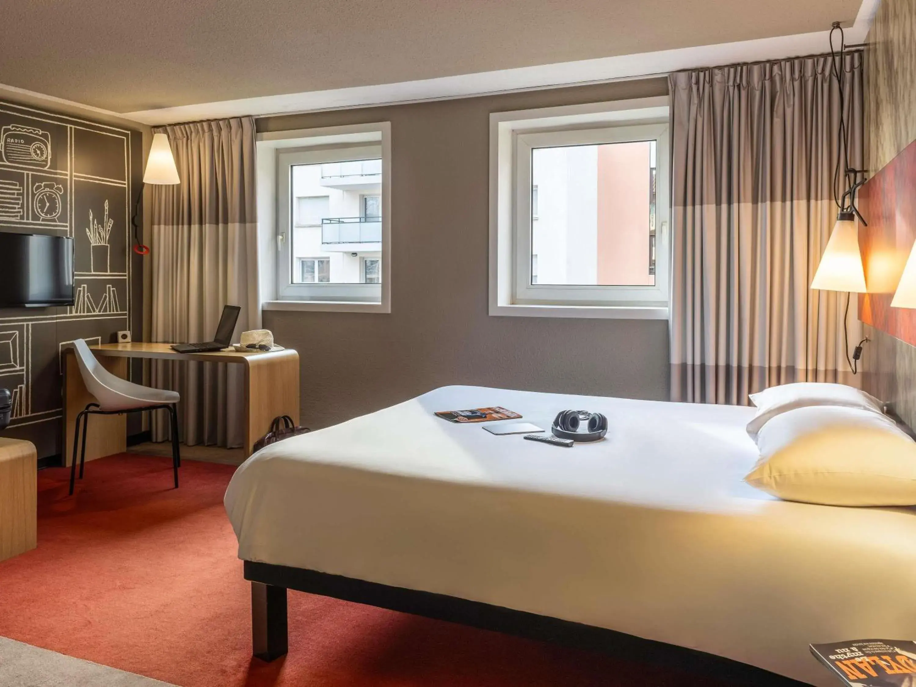 Bedroom, Bed in ibis Toulouse Pont Jumeaux Bedroom, Bed in ibis Toulouse Pont Jumeaux