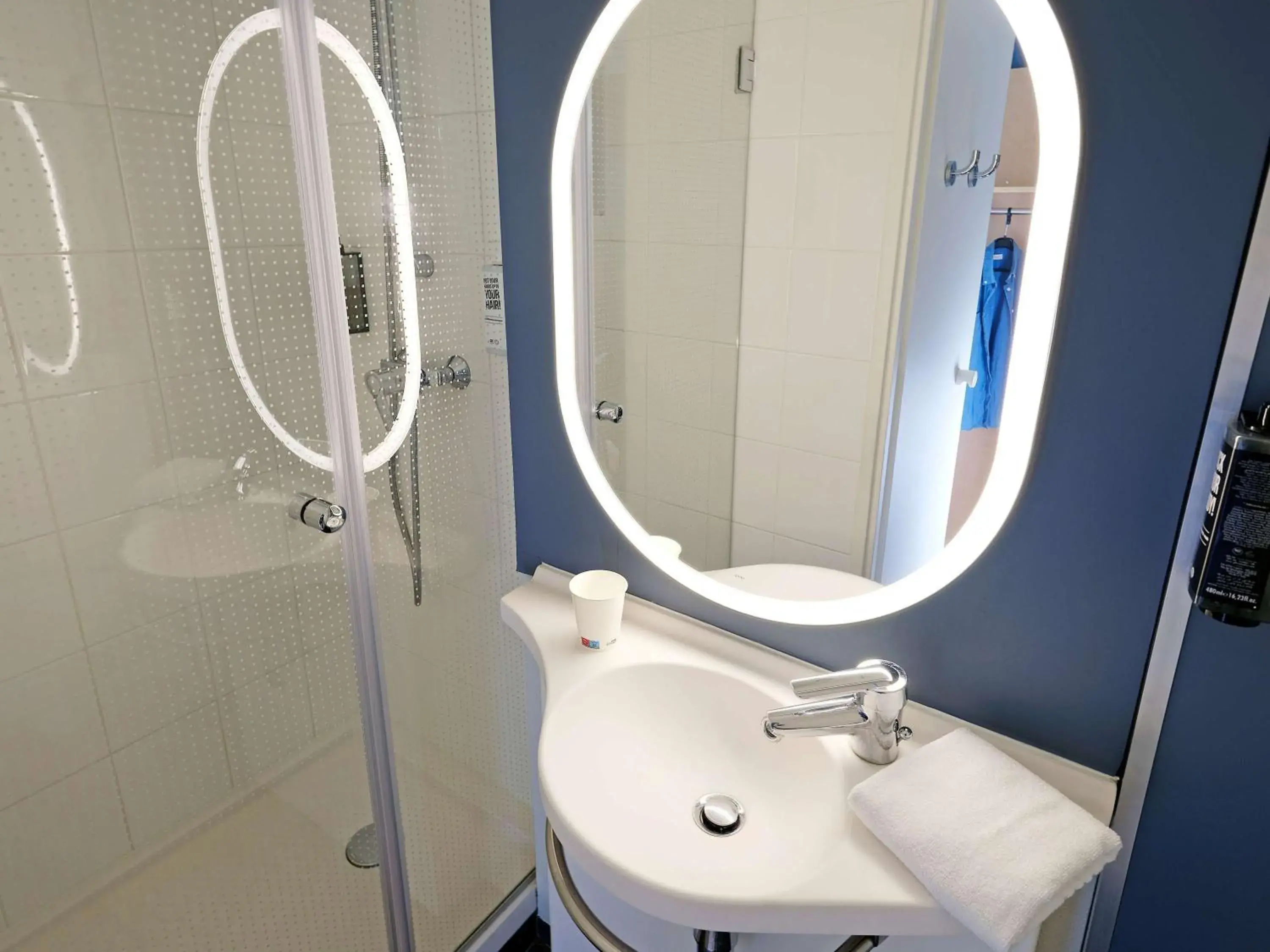 Bathroom in ibis Toulouse Pont Jumeaux Bathroom in ibis Toulouse Pont Jumeaux