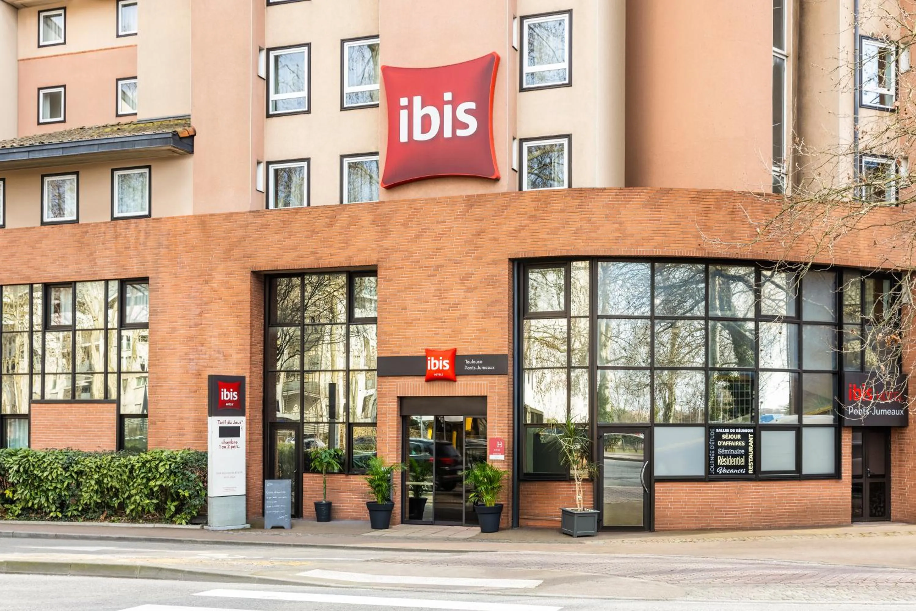 Facade/entrance in ibis Toulouse Pont Jumeaux