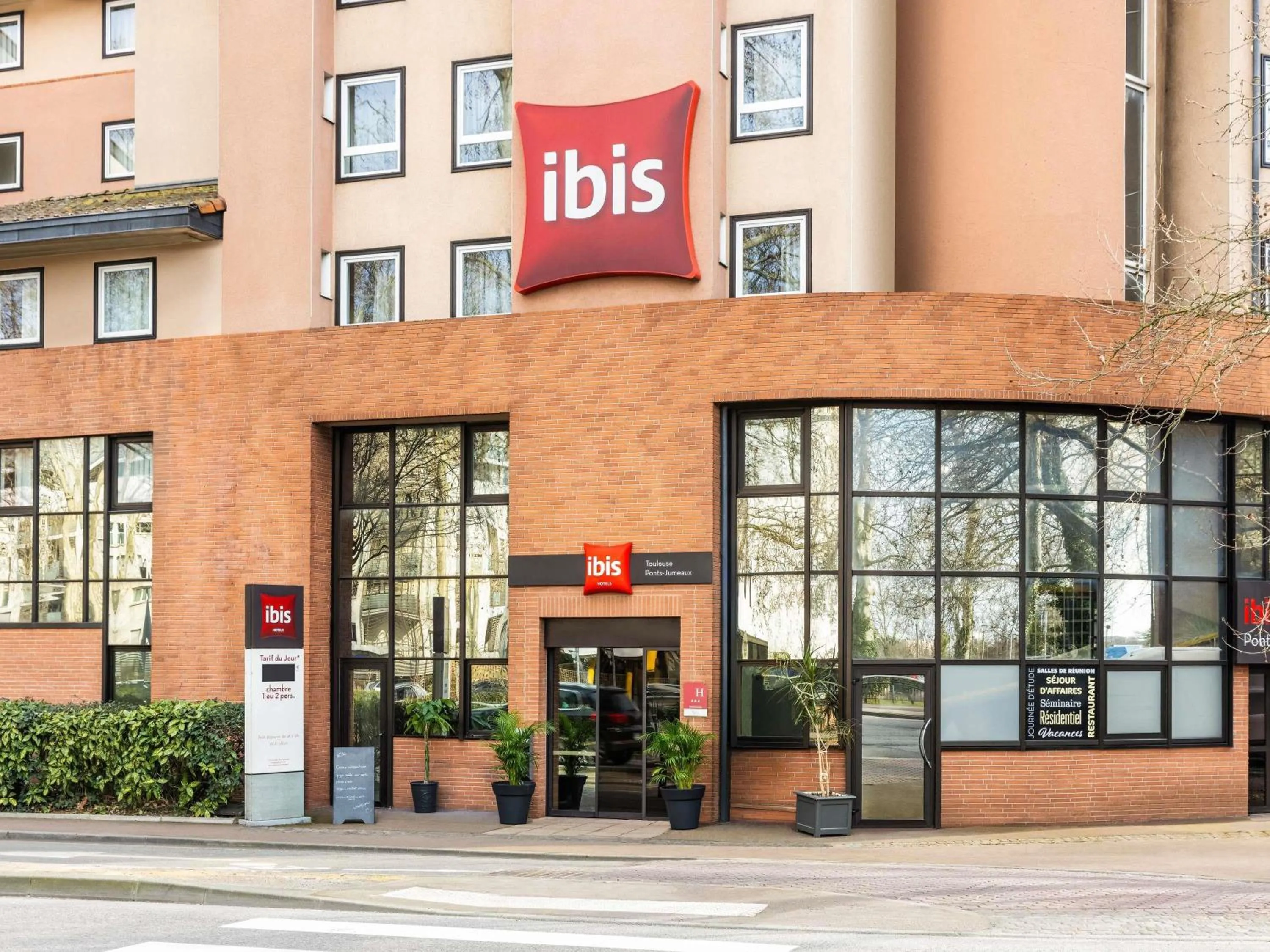 Property building in ibis Toulouse Pont Jumeaux