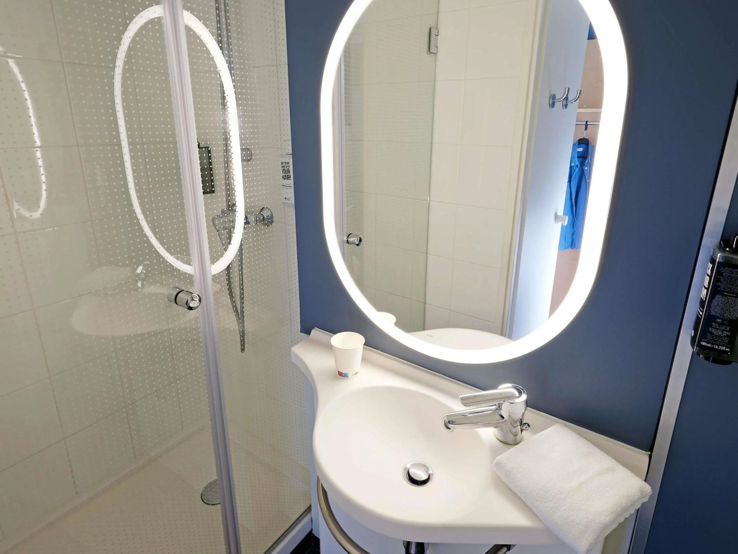 Bedroom in ibis Toulouse Pont Jumeaux