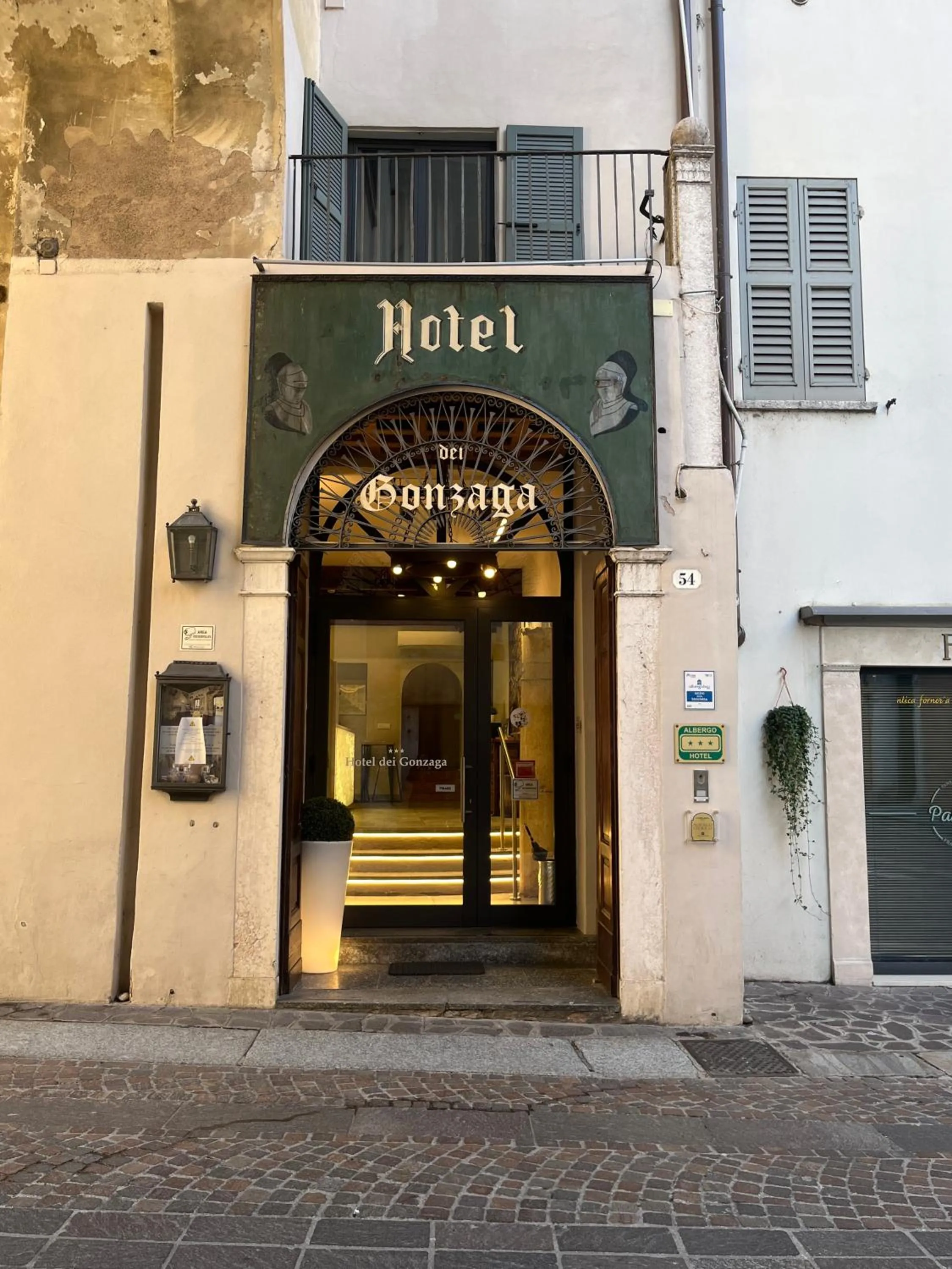 Property building in Hotel dei Gonzaga, MantegnaHotels