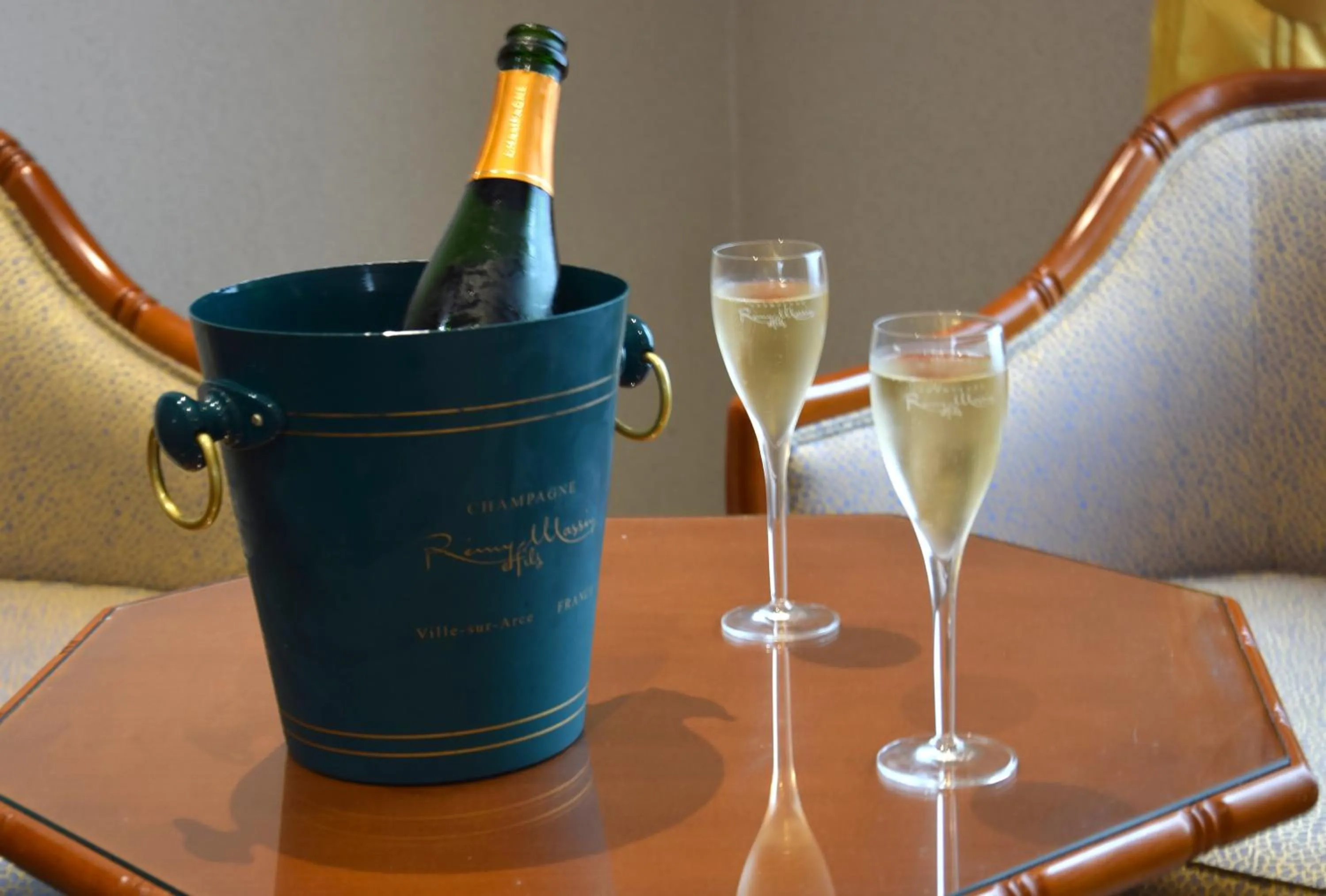 Lounge or bar in Logis Le Saint Nicolas