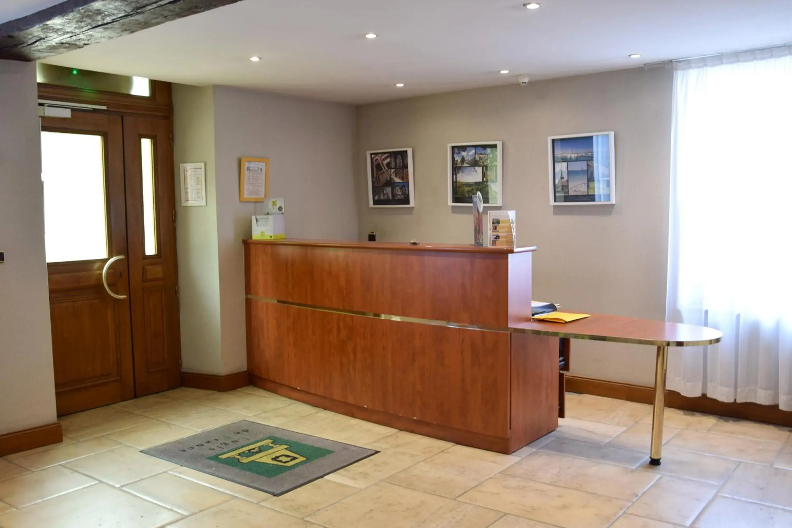 Lobby or reception in Logis Le Saint Nicolas Lobby or reception in Logis Le Saint Nicolas