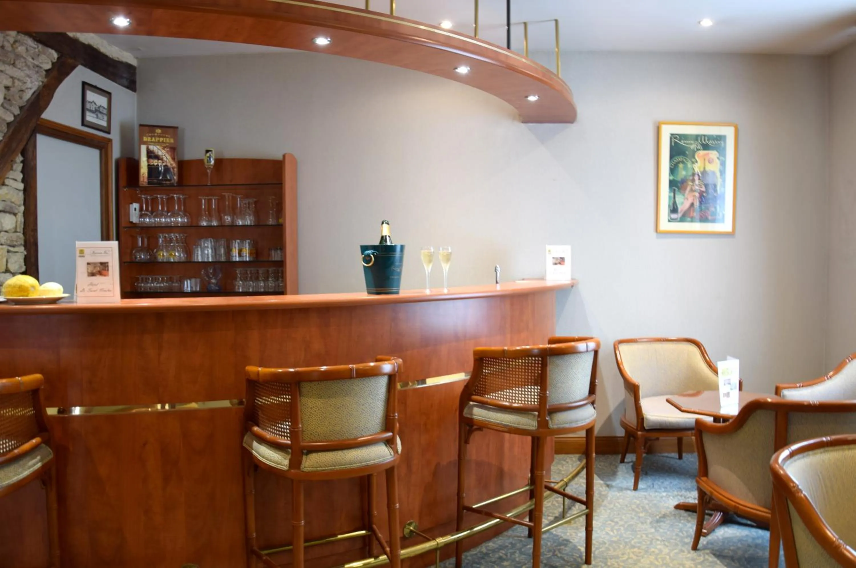 Lounge or bar in Logis Le Saint Nicolas