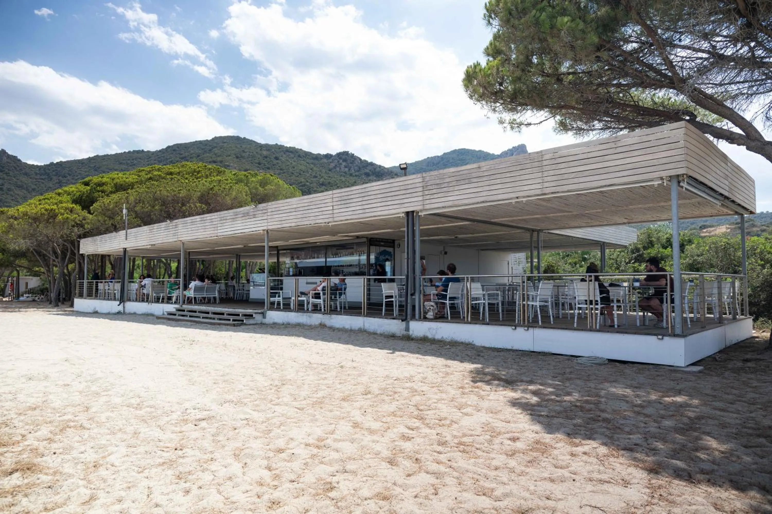 Restaurant/places to eat in Perdepera Resort