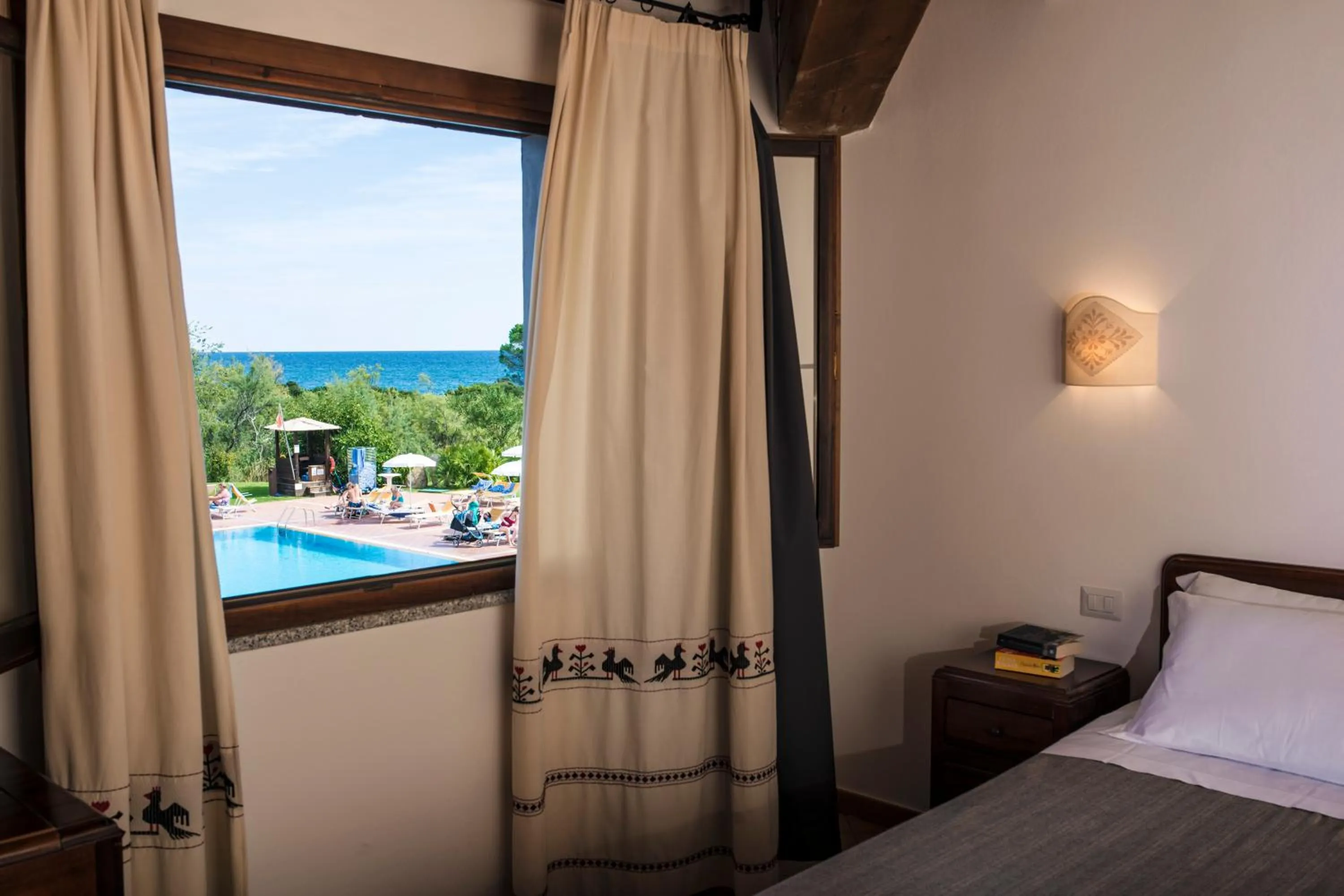 Pool view, Bed in Perdepera Resort