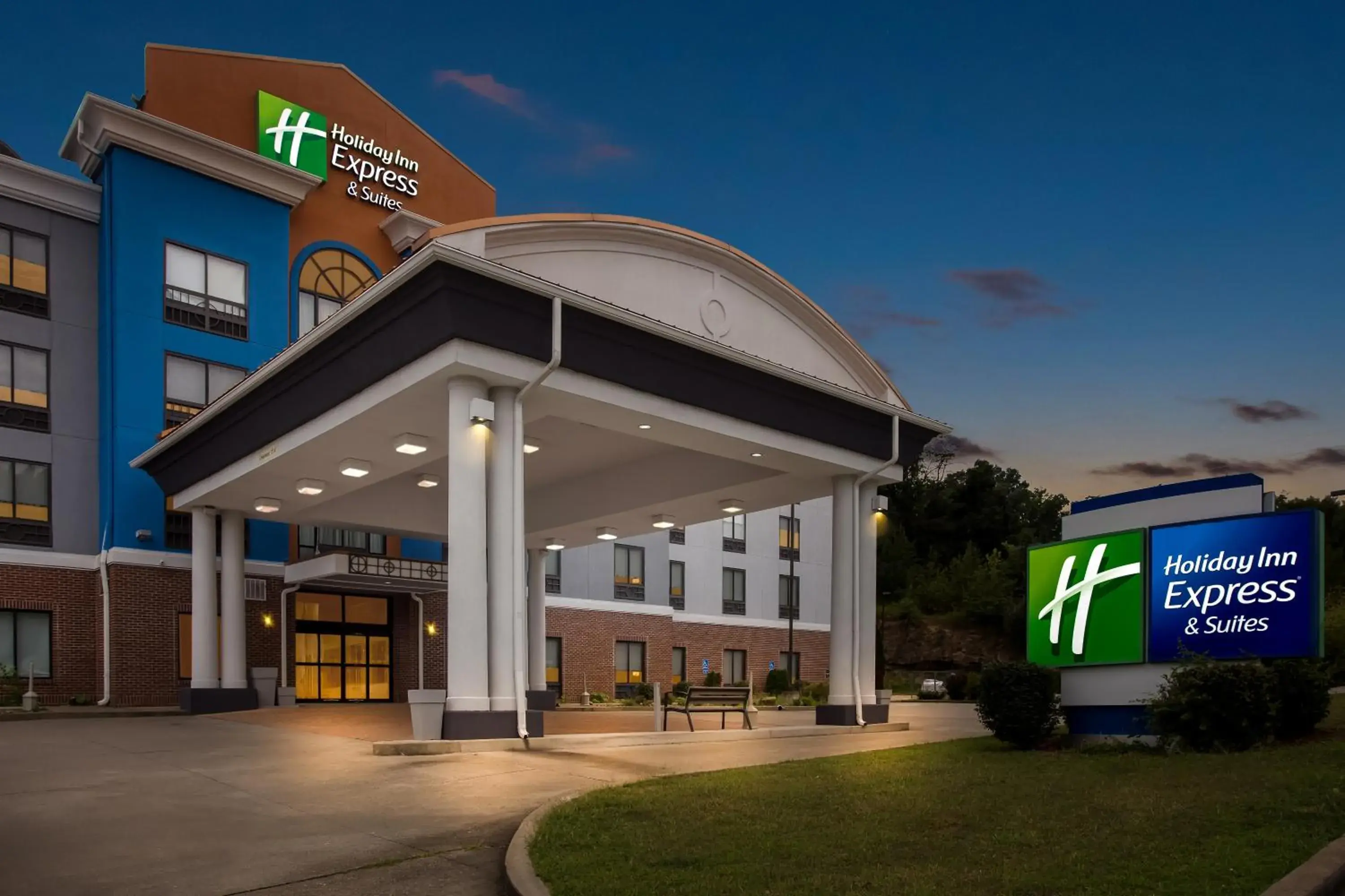 Property building in Holiday Inn Express & Suites Cross Lanes by IHG Property building in Holiday Inn Express & Suites Cross Lanes by IHG