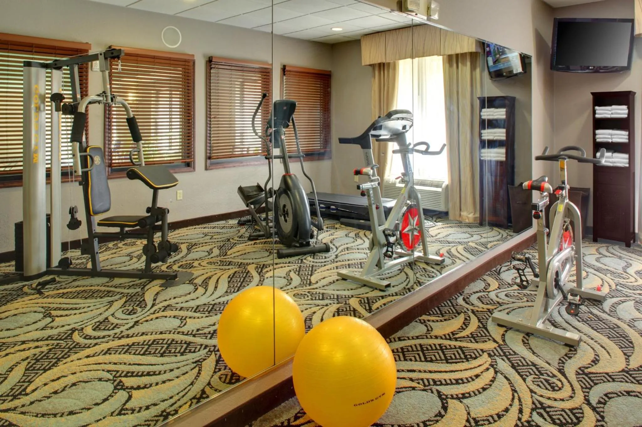Fitness centre/facilities in Holiday Inn Express & Suites Cross Lanes by IHG