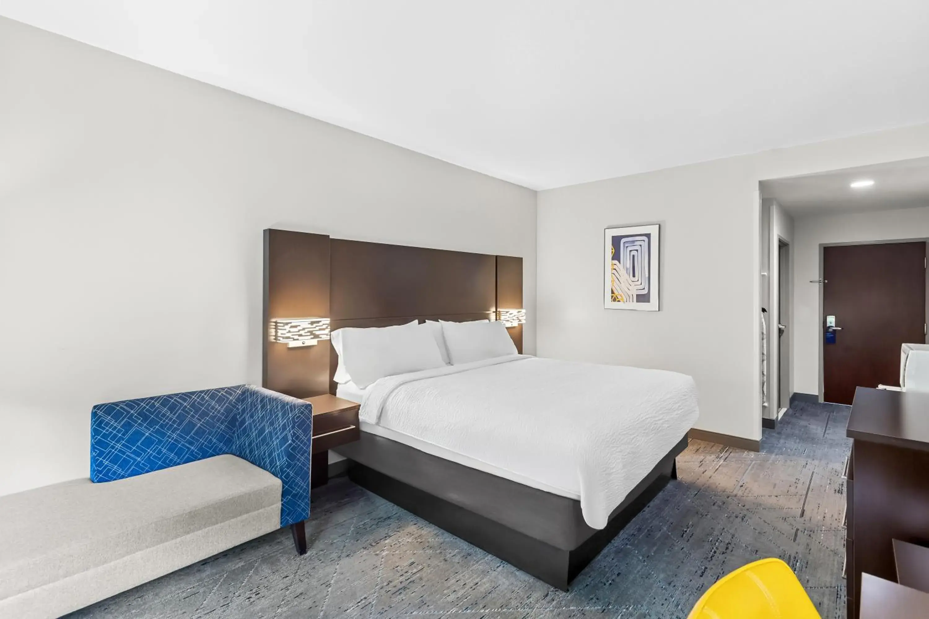 Standard King Room with Roll-in Shower - Mobility Accessible in Holiday Inn Express & Suites Cross Lanes by IHG Standard King Room with Roll-in Shower - Mobility Accessible in Holiday Inn Express & Suites Cross Lanes by IHG