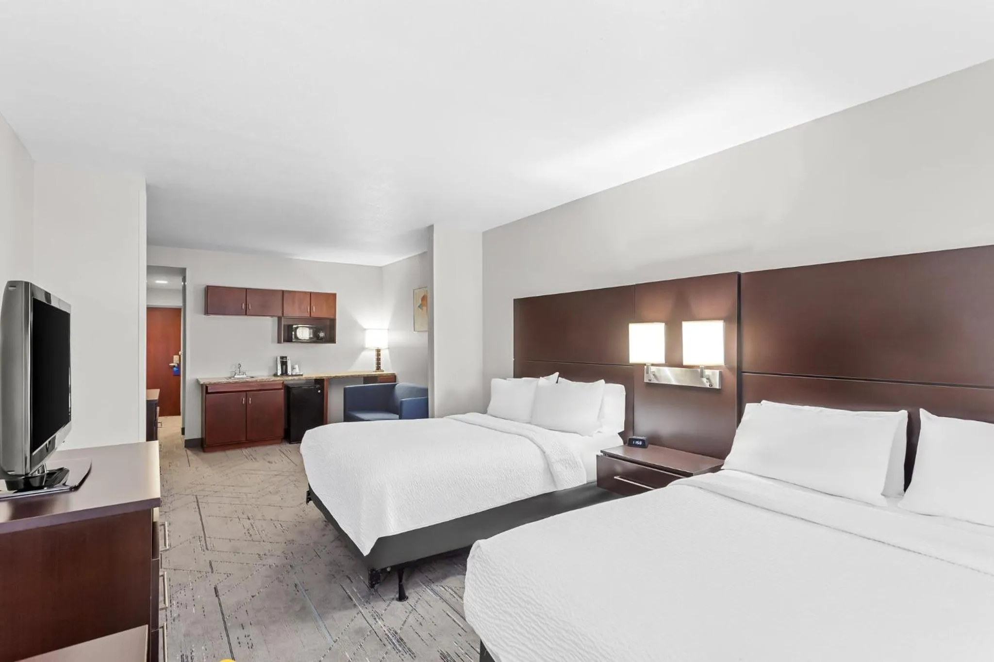 Photo of the whole room, Bed in Holiday Inn Express & Suites Cross Lanes by IHG