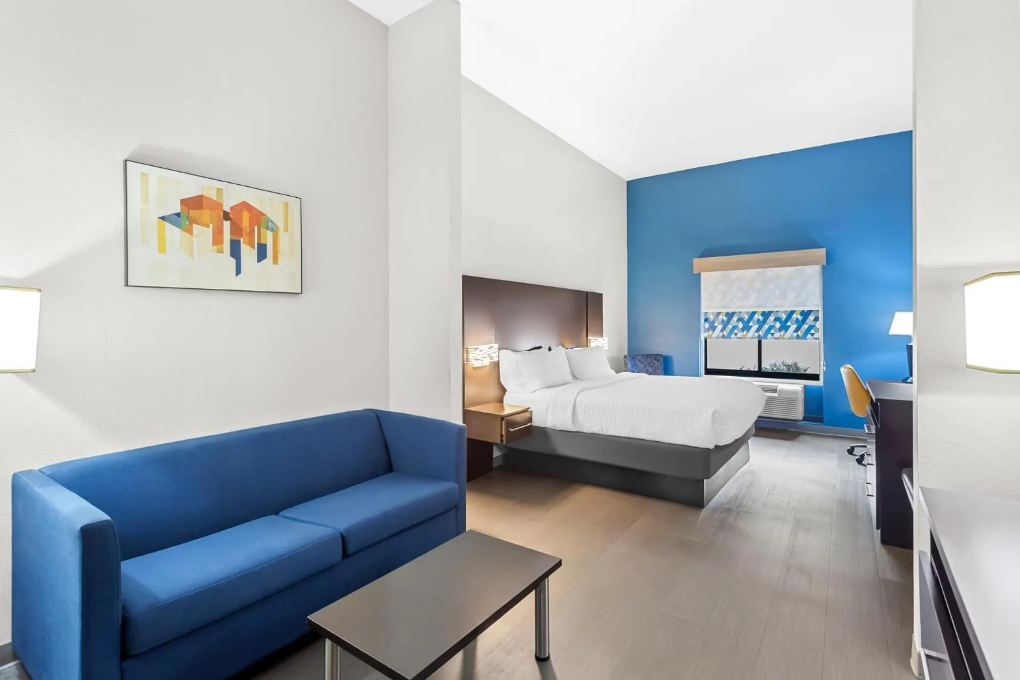 Photo of the whole room, Bed in Holiday Inn Express & Suites Cross Lanes by IHG