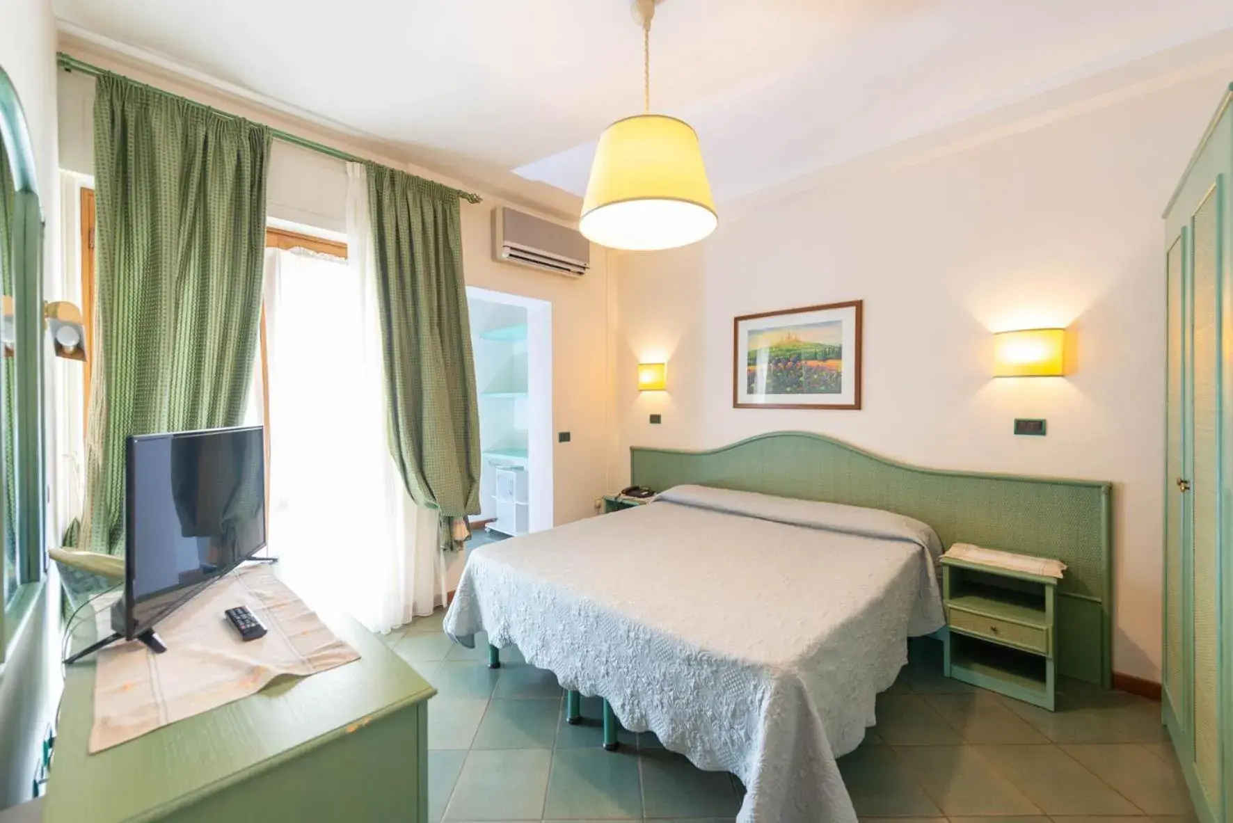 Photo of the whole room, Bed in Hotel Kyrton Photo of the whole room, Bed in Hotel Kyrton