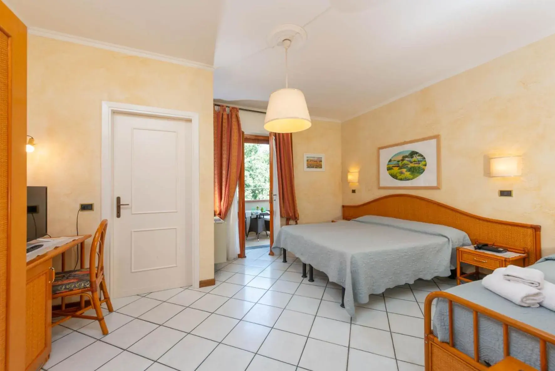 Classic Quadruple Room in Hotel Kyrton Classic Quadruple Room in Hotel Kyrton