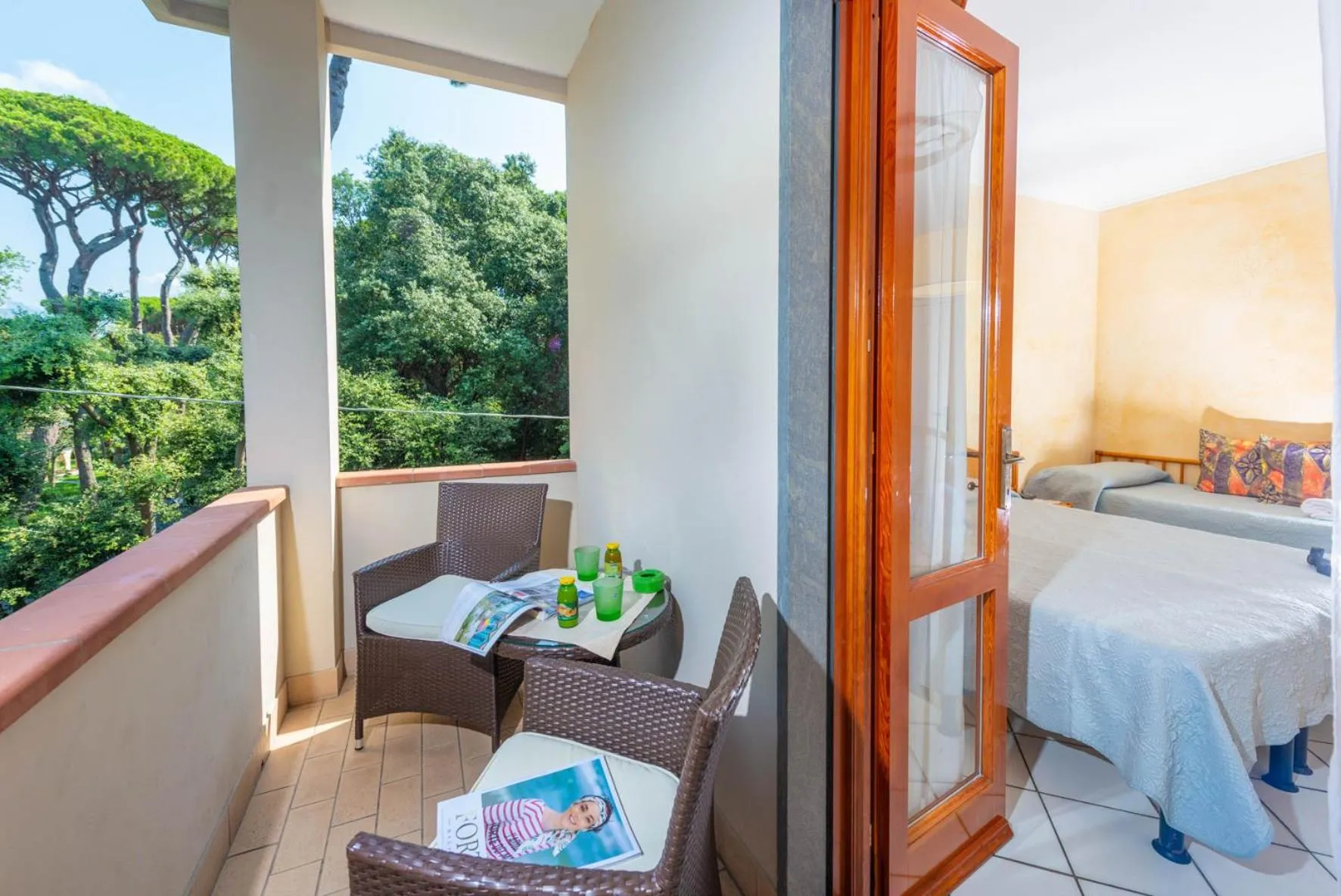 View (from property/room), Bed in Hotel Kyrton