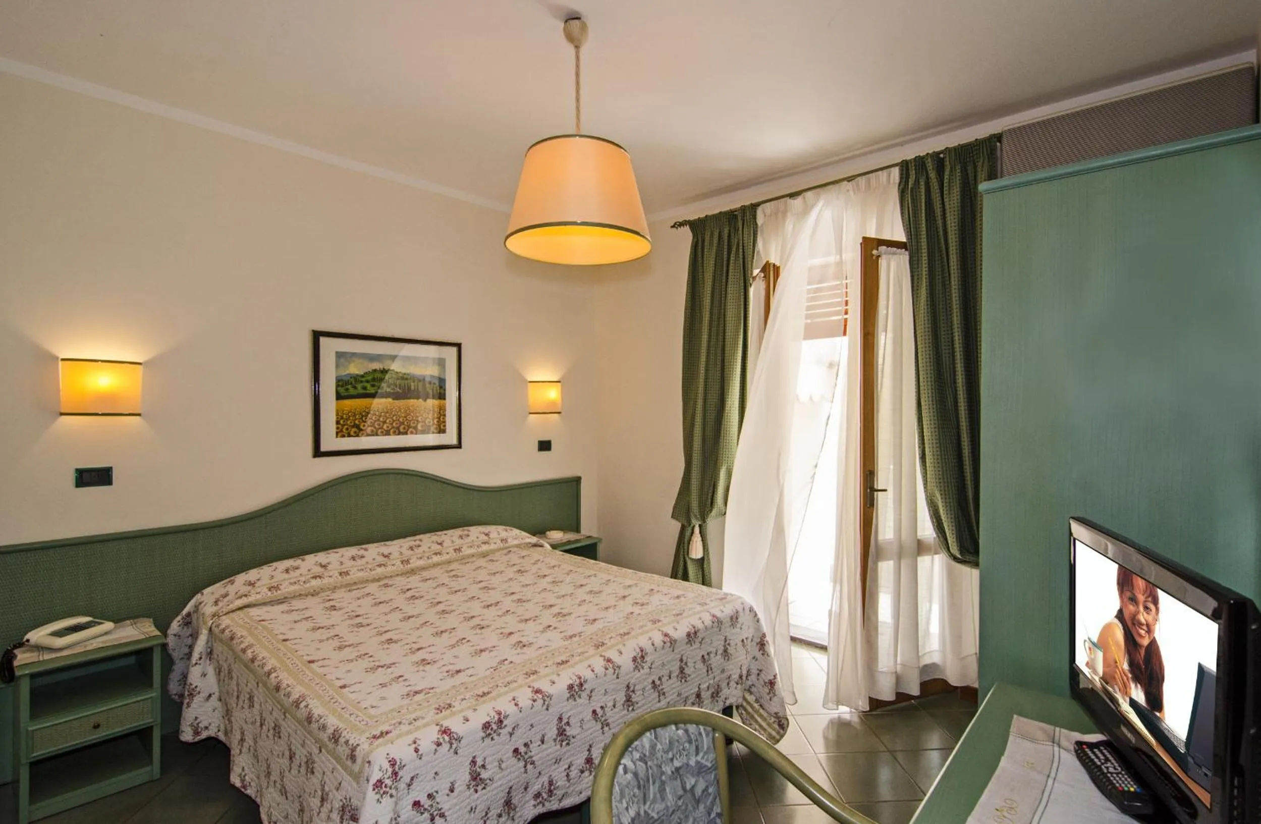 View (from property/room), Bed in Hotel Kyrton