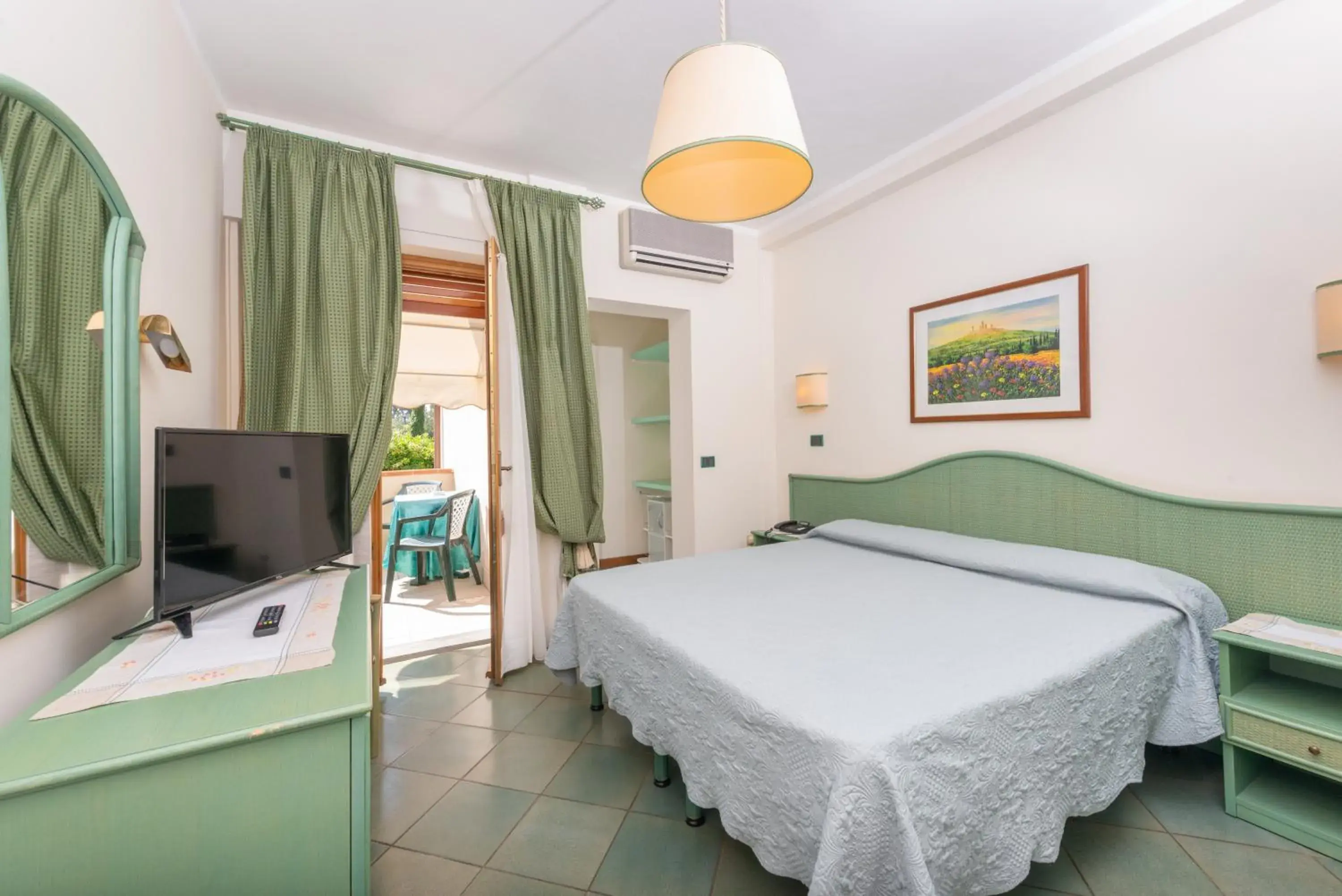 Double Room with Balcony in Hotel Kyrton Double Room with Balcony in Hotel Kyrton